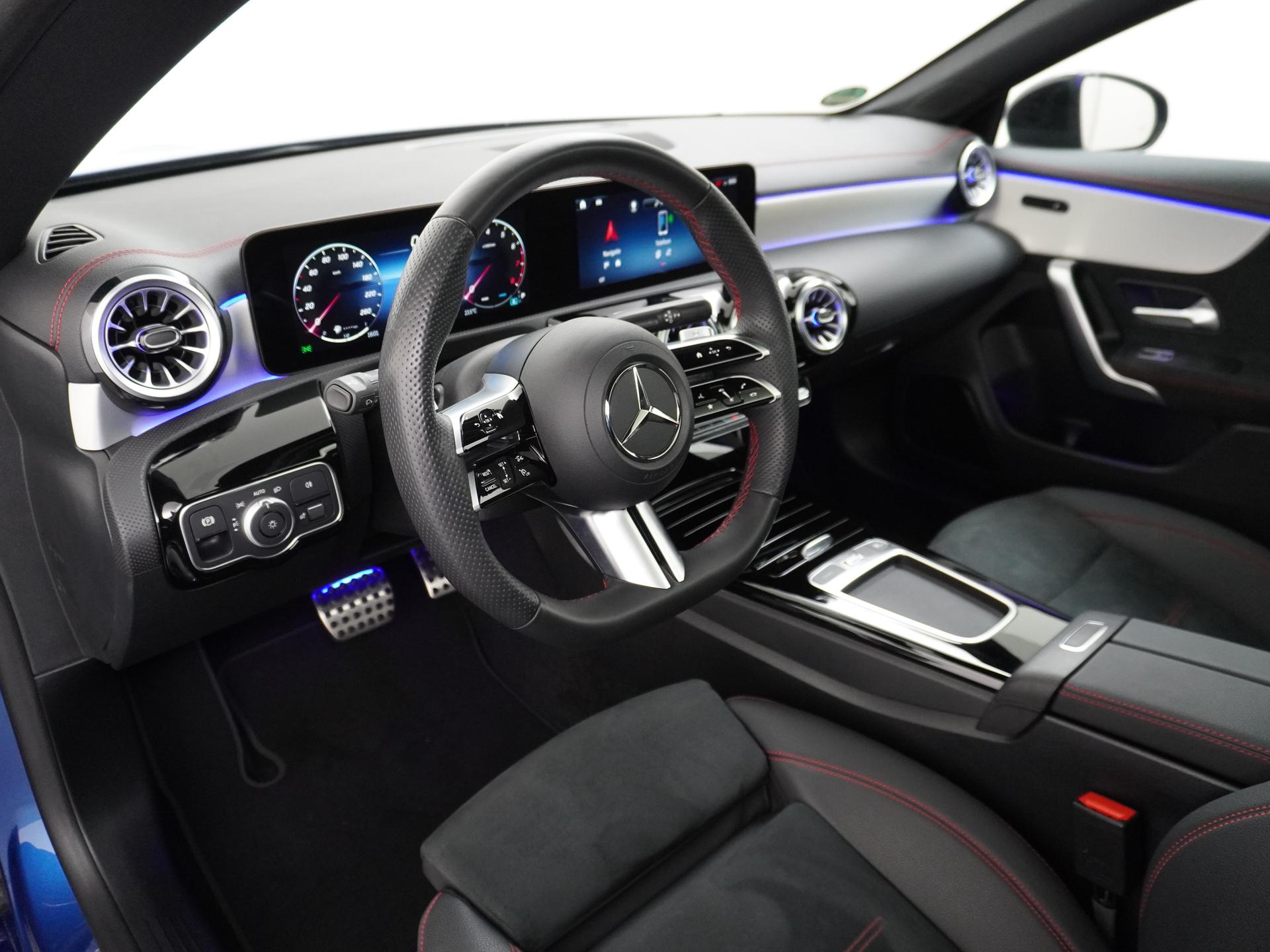 Mercedes-Benz CLA-Klasse 180 AMG Line 1