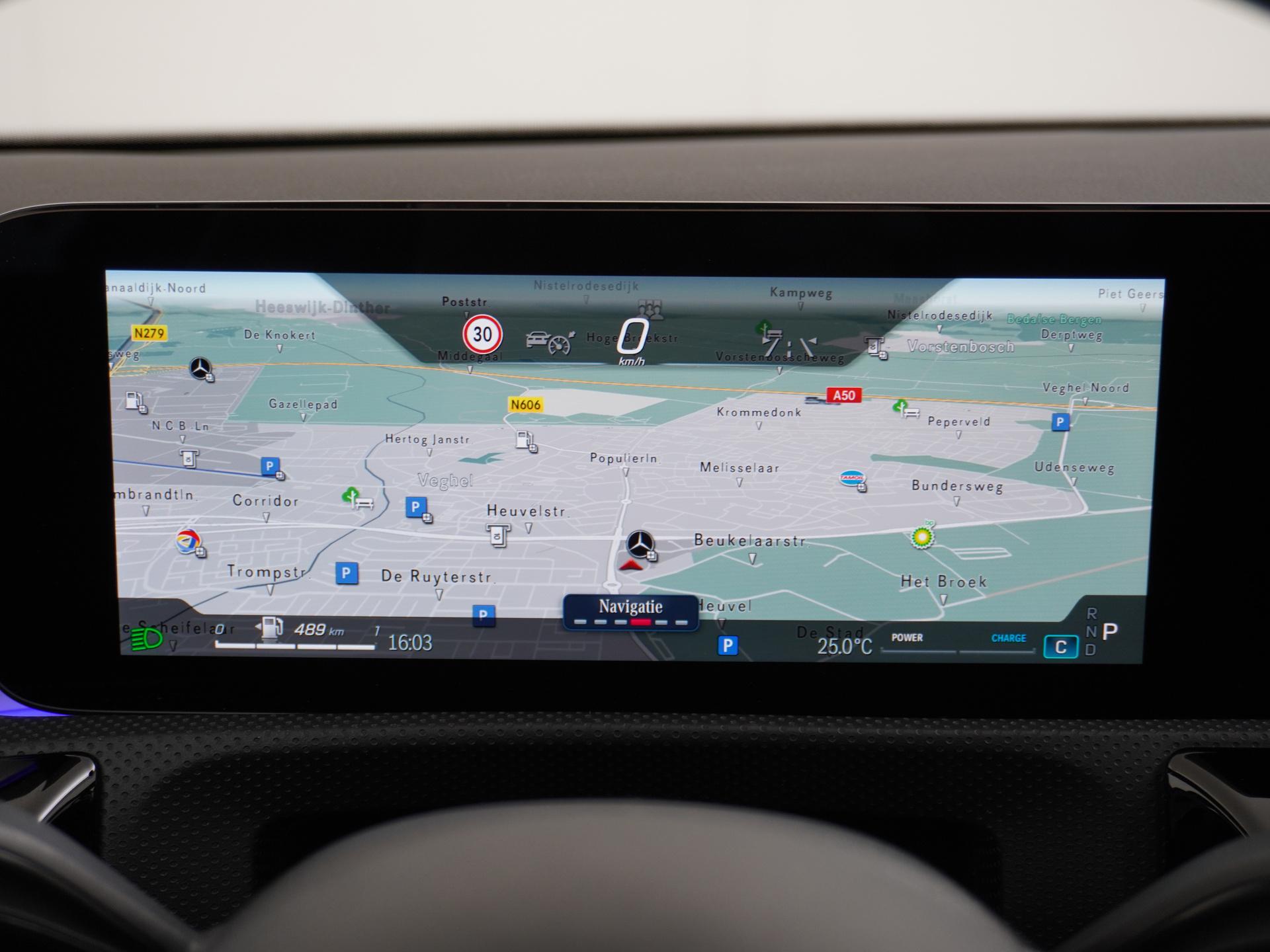 Mercedes-Benz CLA-Klasse 180 AMG Line 10