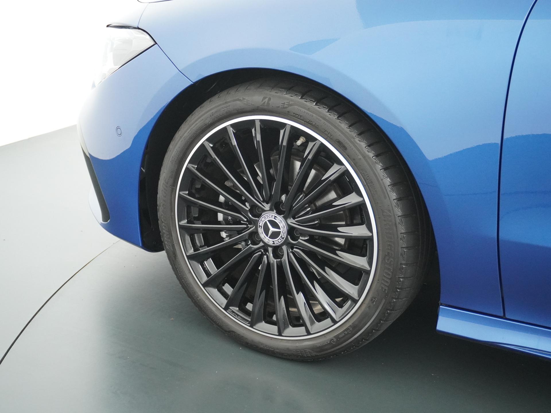 Mercedes-Benz CLA-Klasse 180 AMG Line 19