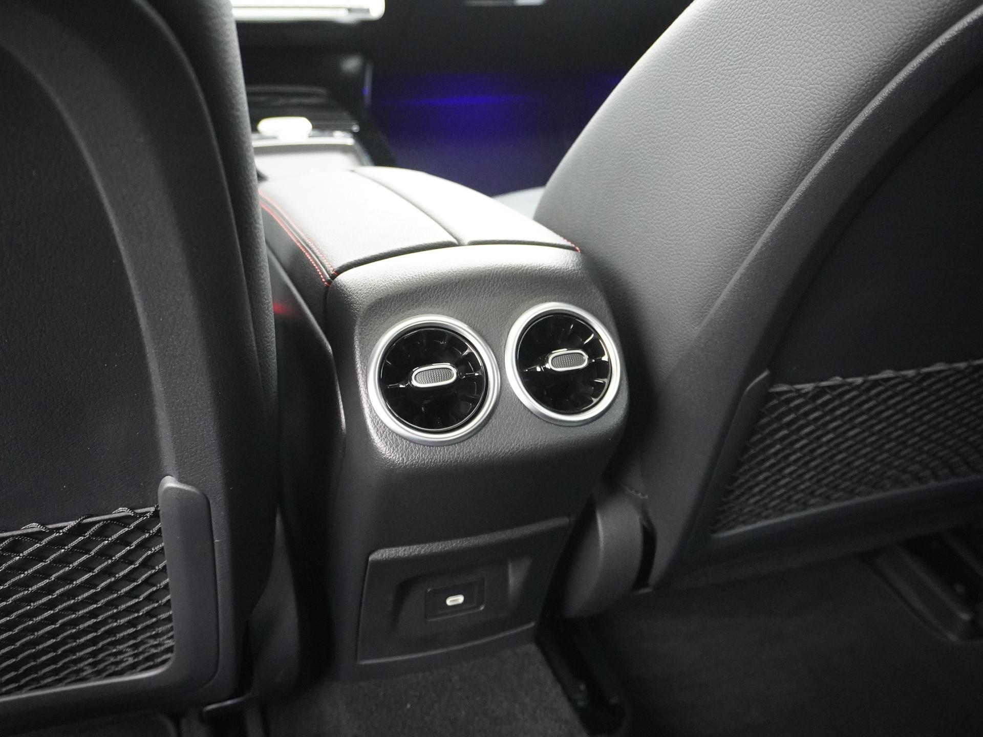 Mercedes-Benz CLA-Klasse 180 AMG Line 26