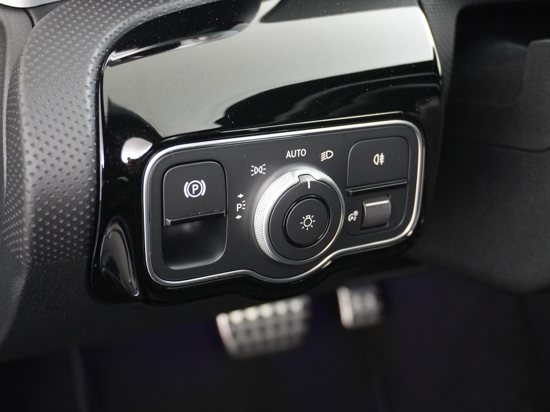 Mercedes-Benz CLA-Klasse 180 AMG Line 29