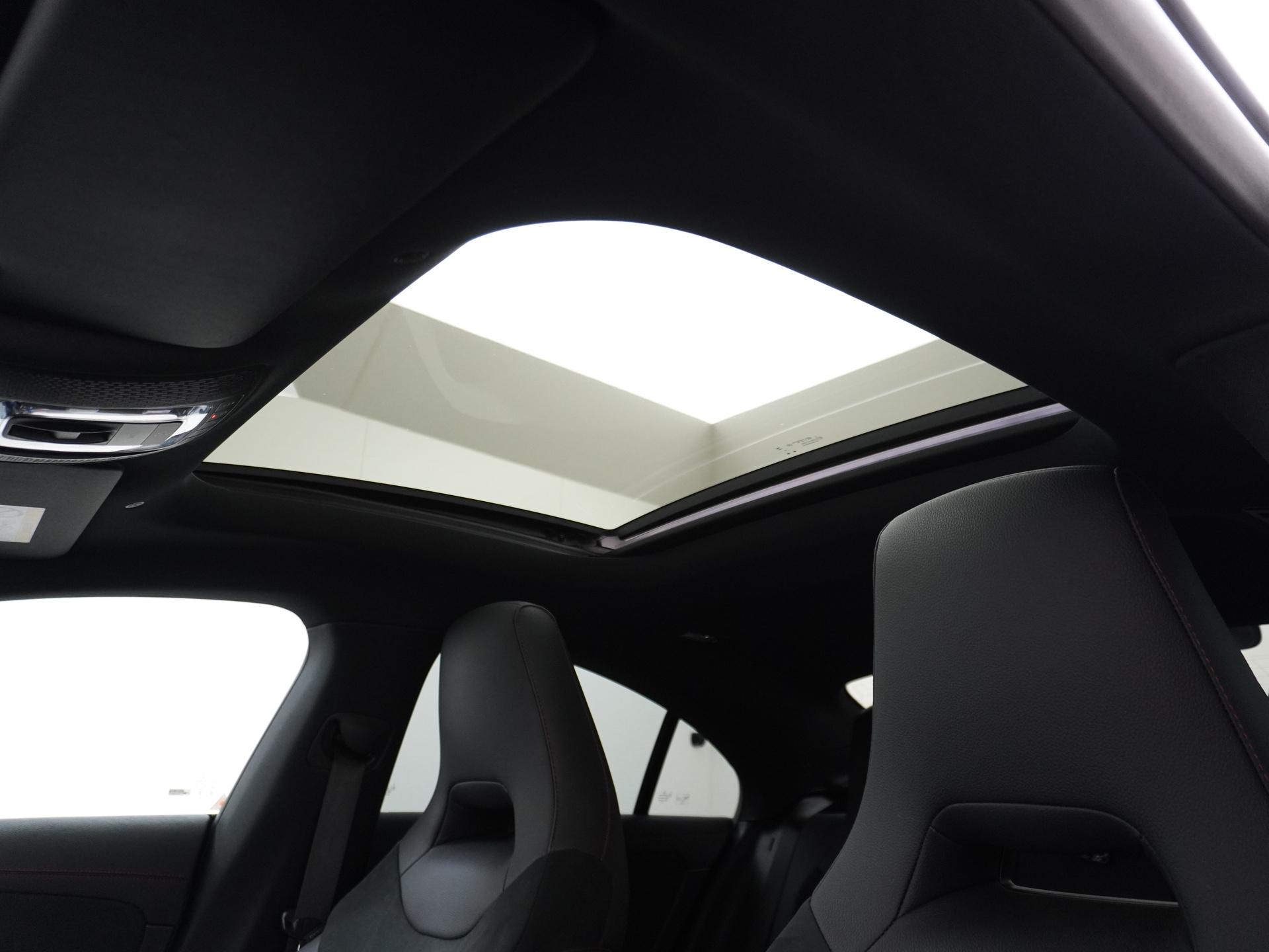 Mercedes-Benz CLA-Klasse 180 AMG Line 3