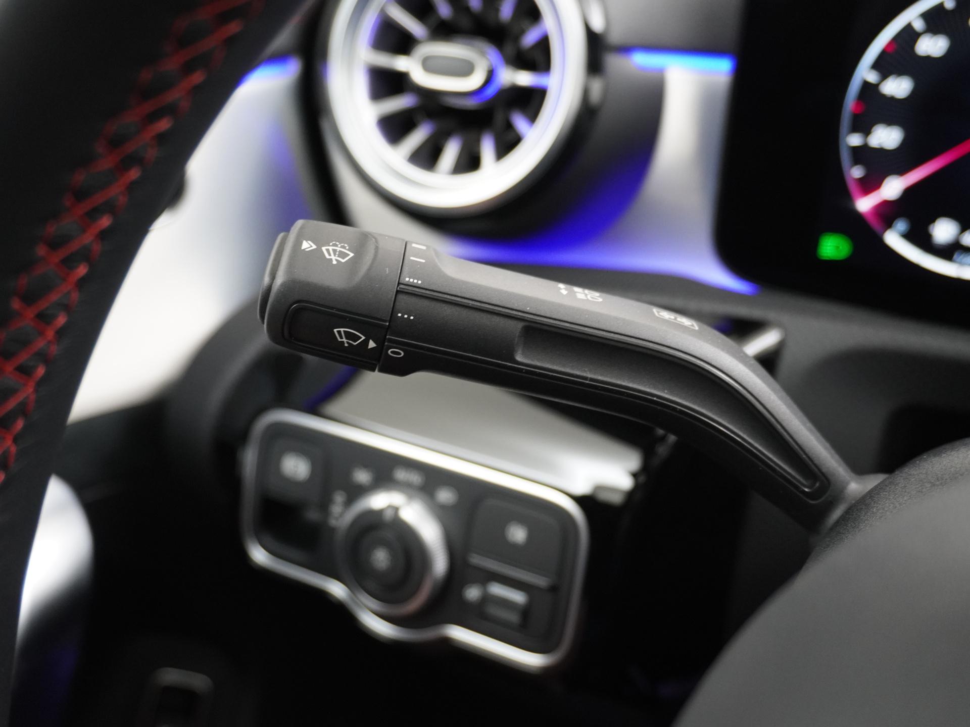 Mercedes-Benz CLA-Klasse 180 AMG Line 30