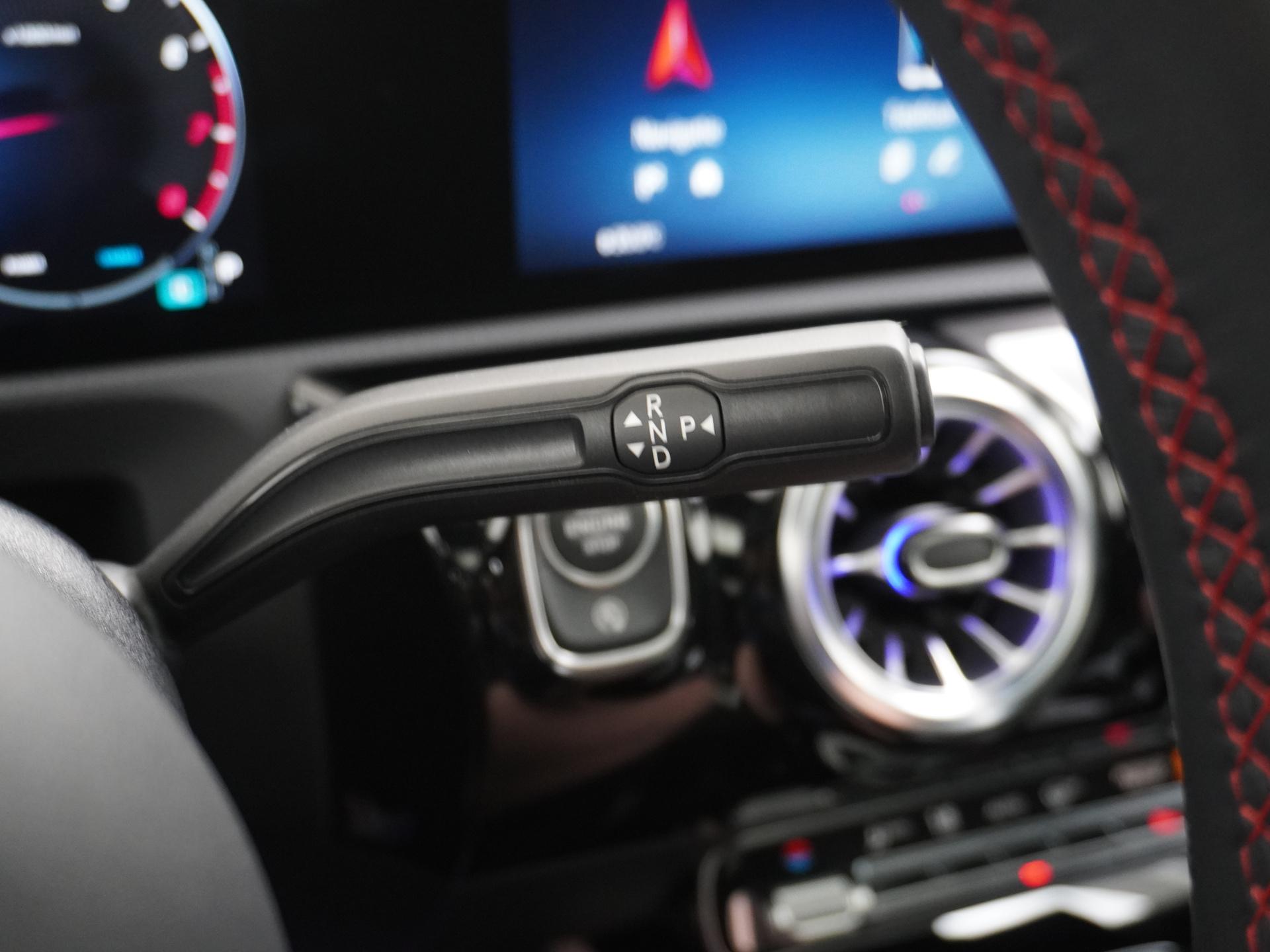 Mercedes-Benz CLA-Klasse 180 AMG Line 31