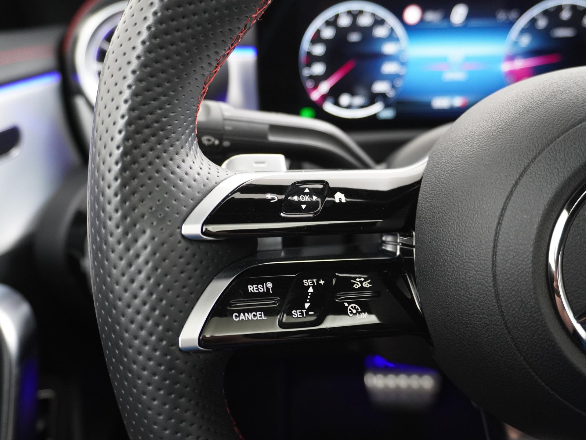 Mercedes-Benz CLA-Klasse 180 AMG Line 32