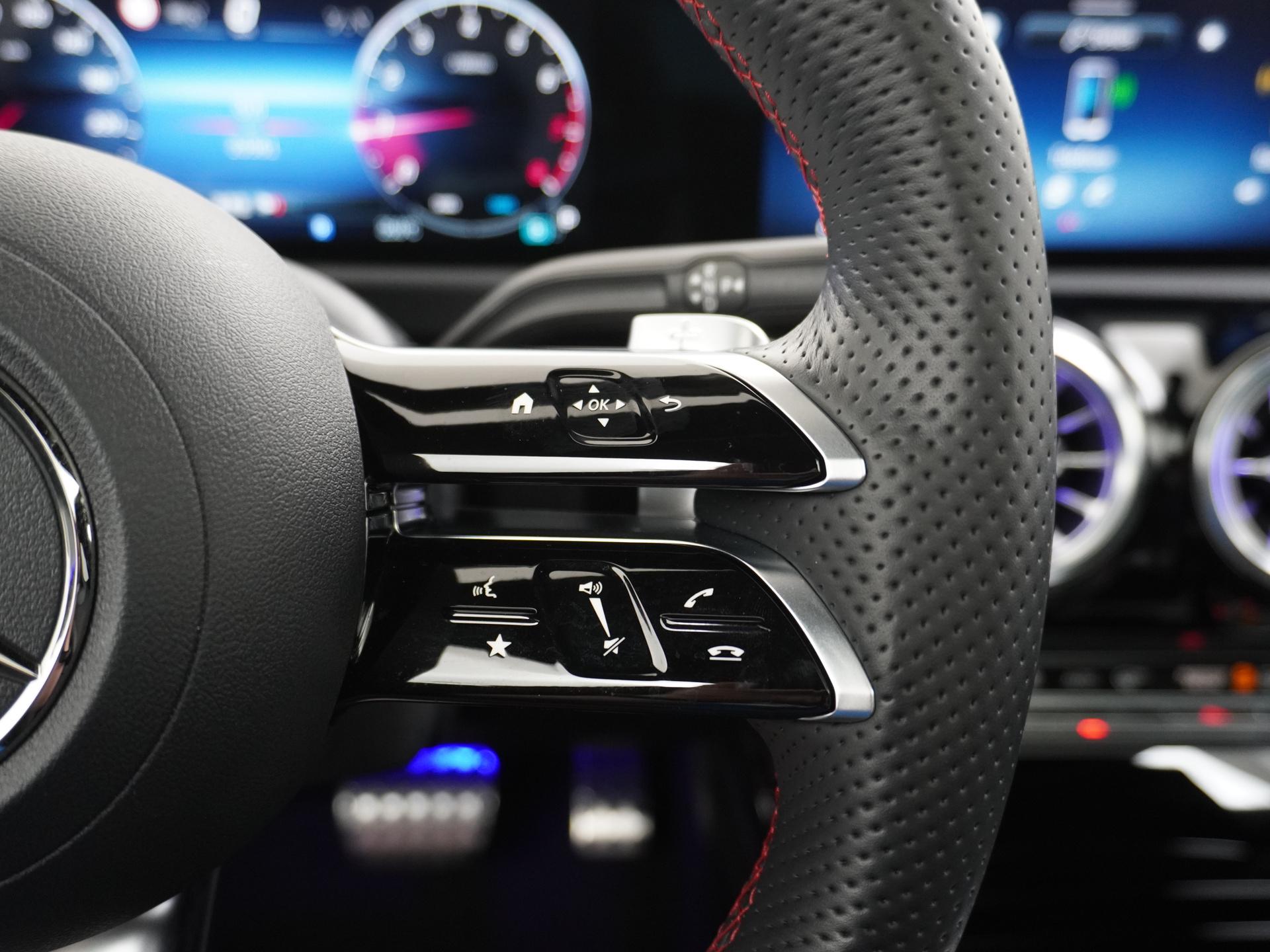 Mercedes-Benz CLA-Klasse 180 AMG Line 33