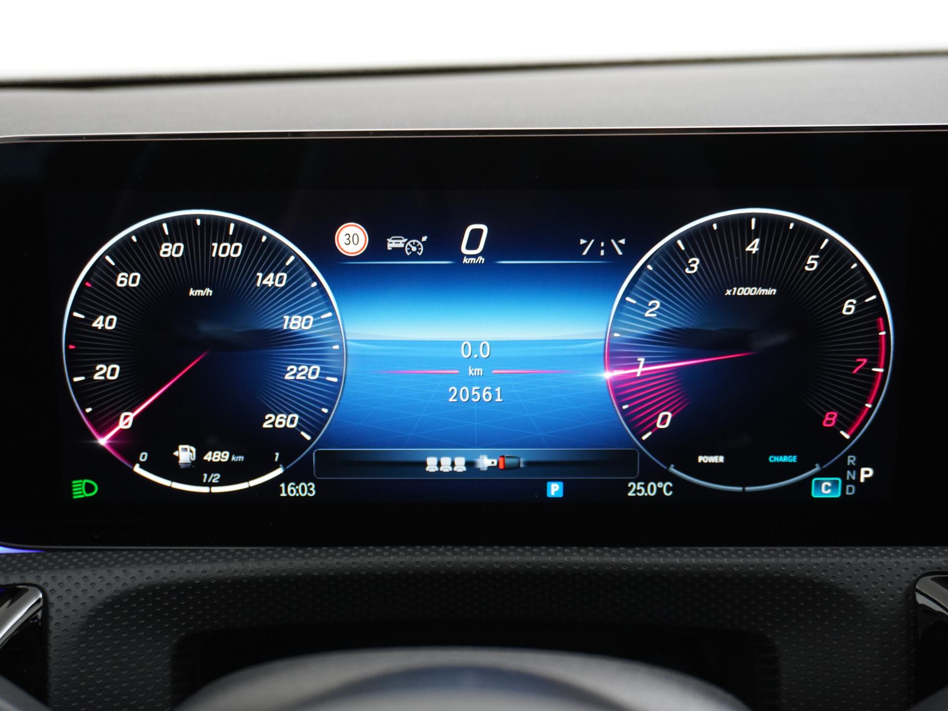 Mercedes-Benz CLA-Klasse 180 AMG Line 34