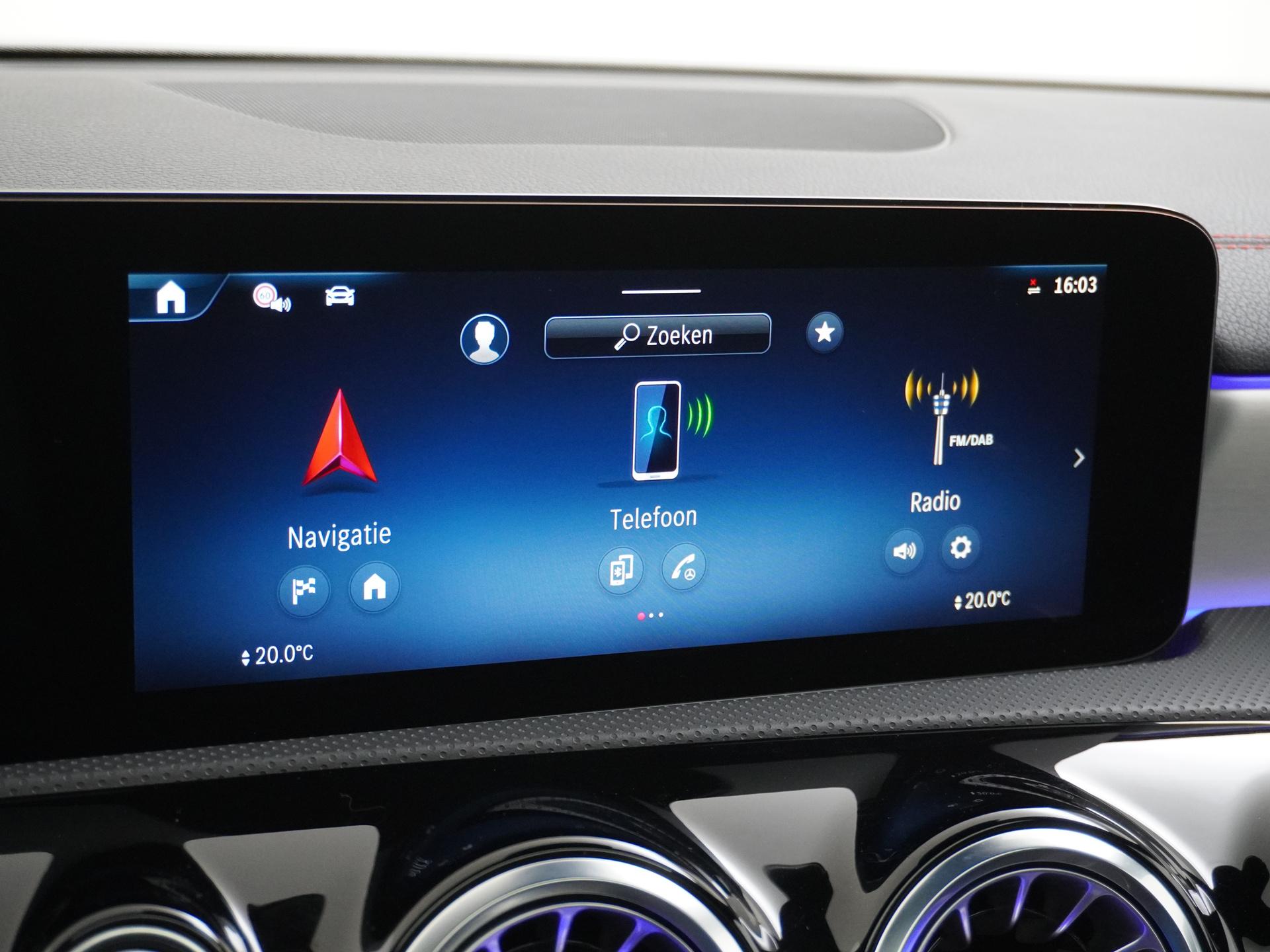 Mercedes-Benz CLA-Klasse 180 AMG Line 36