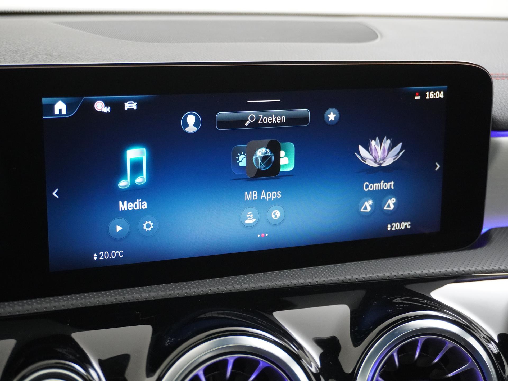 Mercedes-Benz CLA-Klasse 180 AMG Line 37