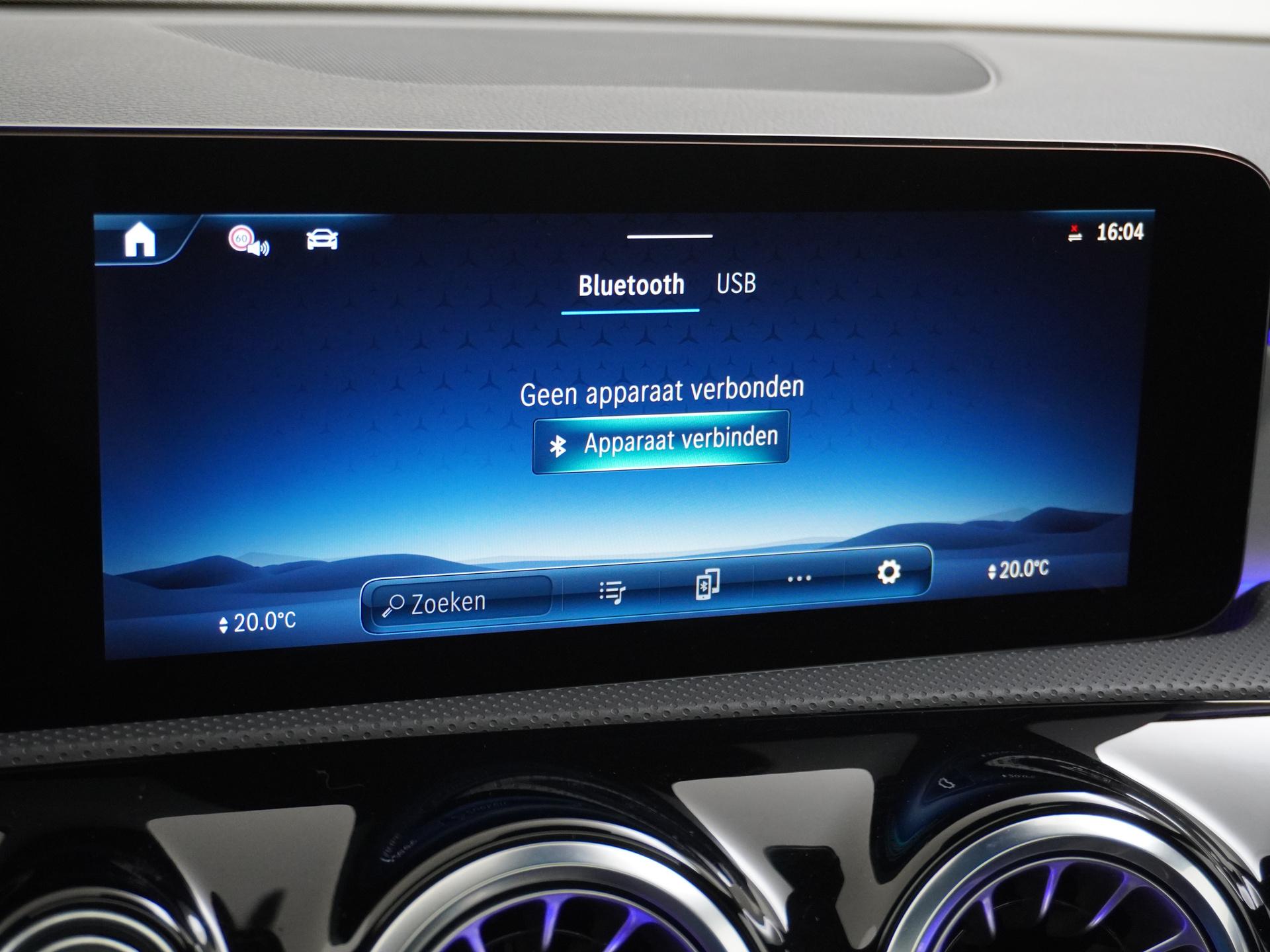 Mercedes-Benz CLA-Klasse 180 AMG Line 42