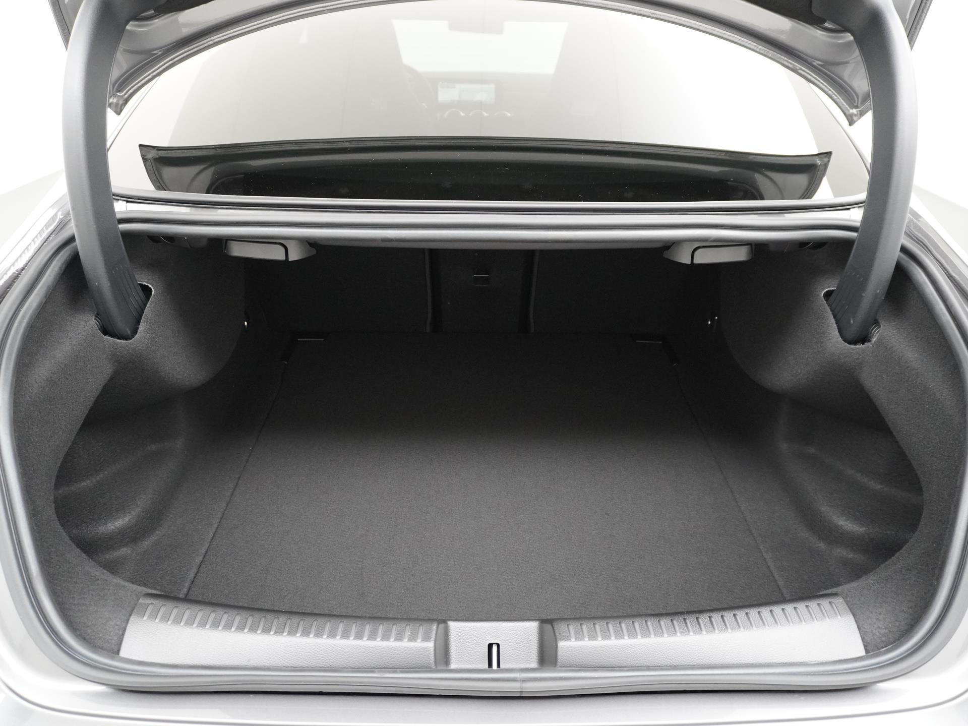 Mercedes-Benz CLA-Klasse 180 AMG Line 14