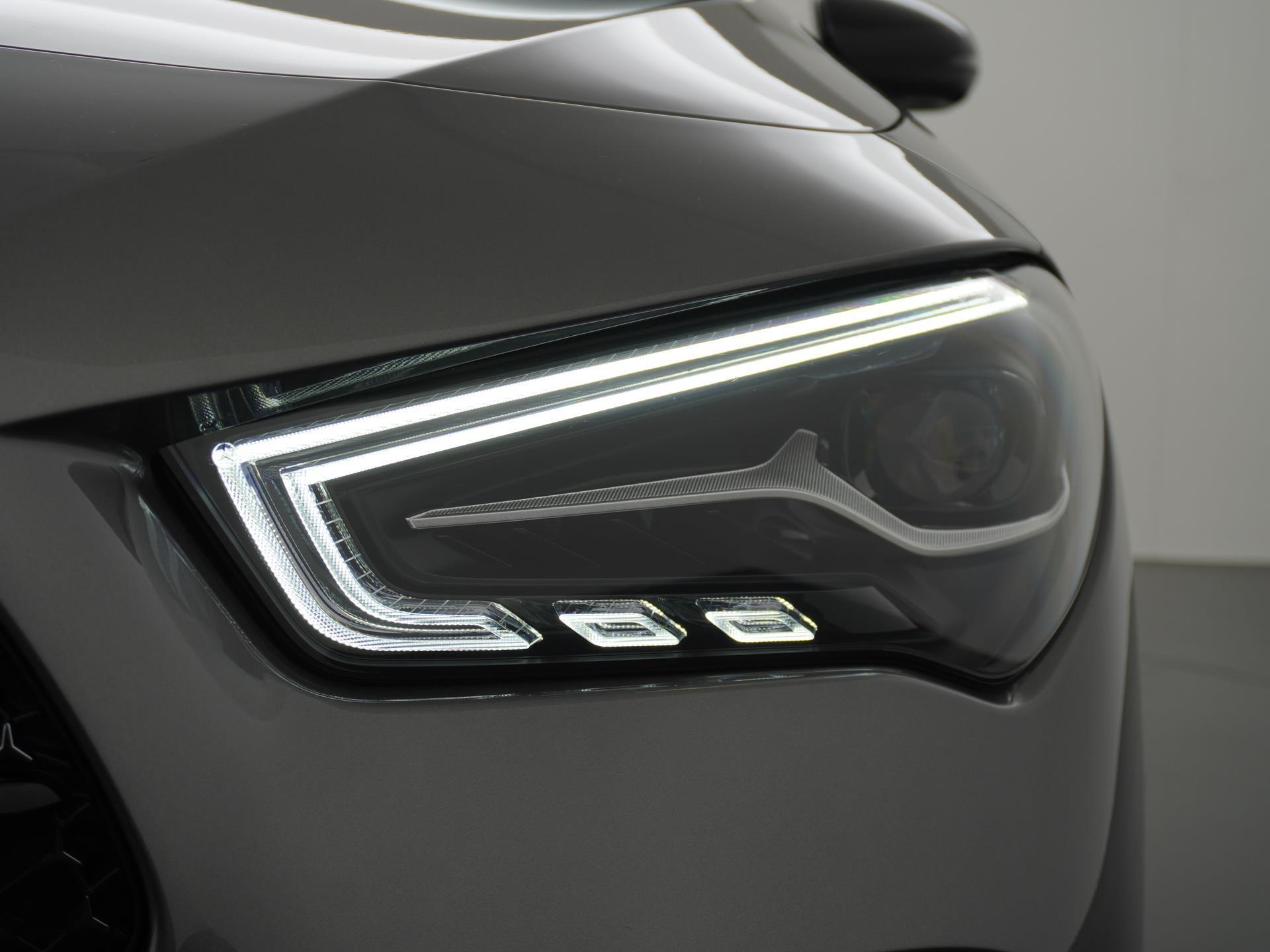 Mercedes-Benz CLA-Klasse 180 AMG Line 16