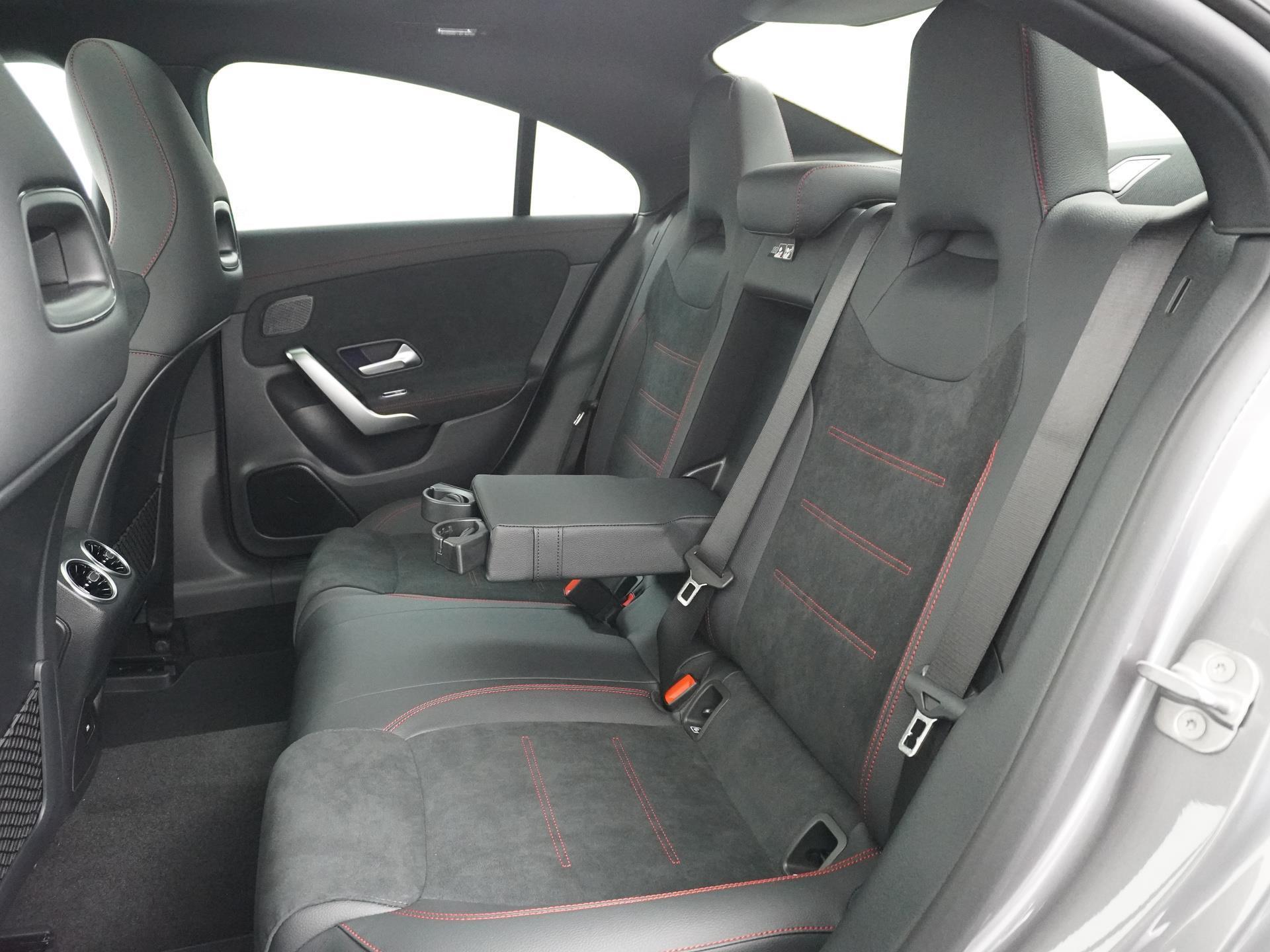 Mercedes-Benz CLA-Klasse 180 AMG Line 21