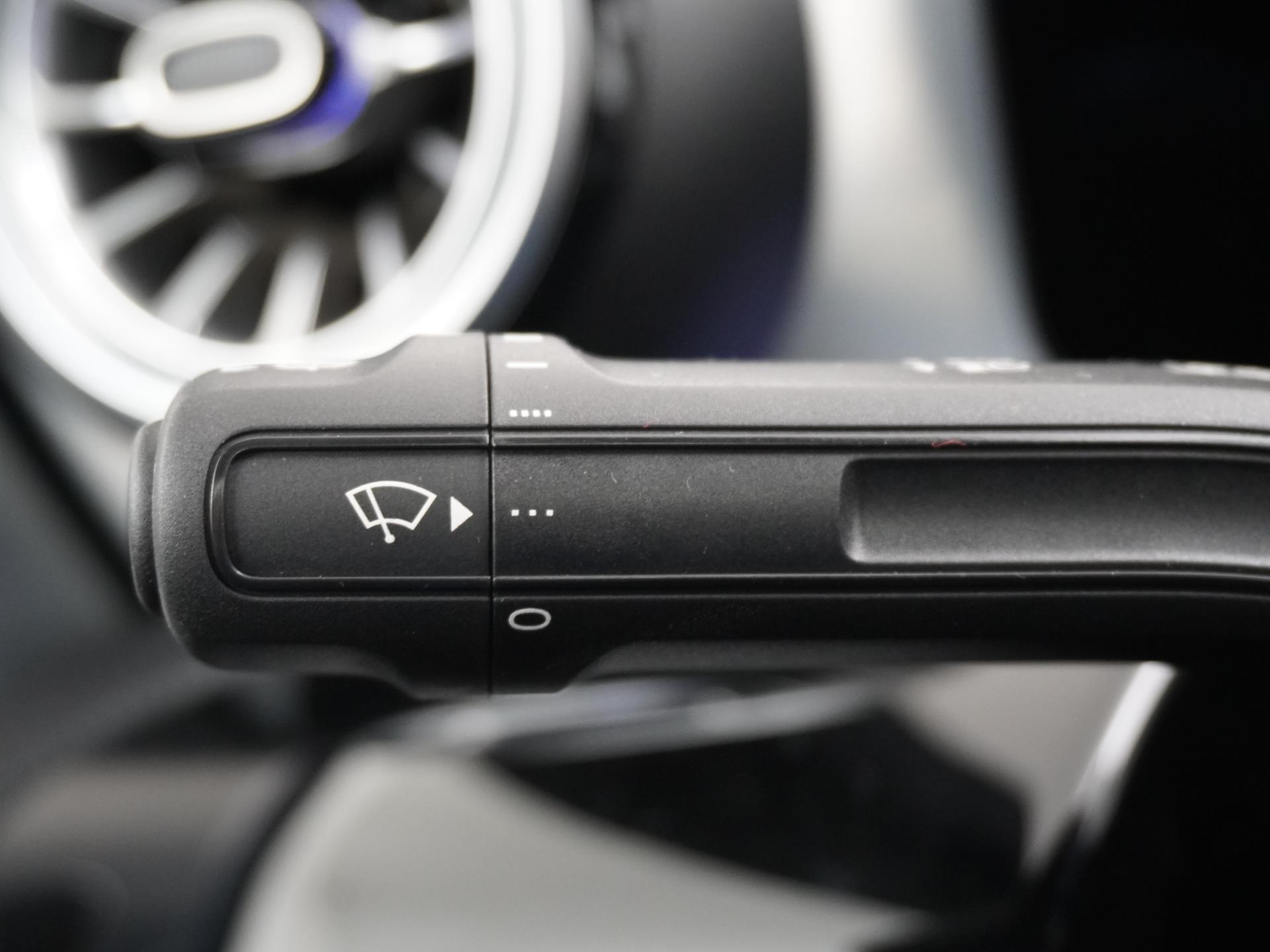 Mercedes-Benz CLA-Klasse 180 AMG Line 26