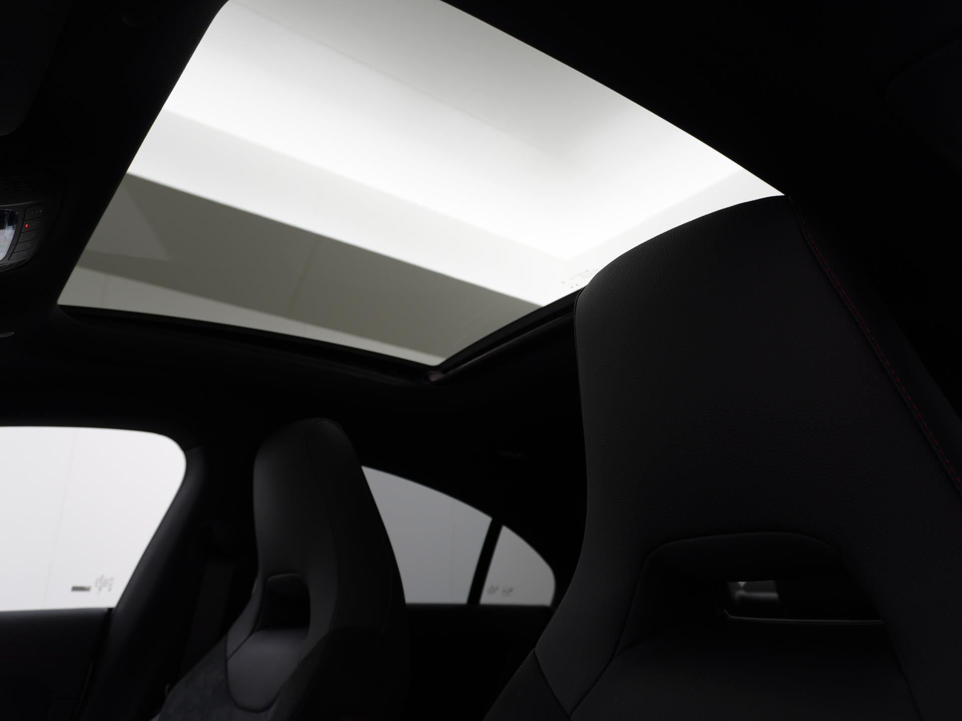 Mercedes-Benz CLA-Klasse 180 AMG Line 3