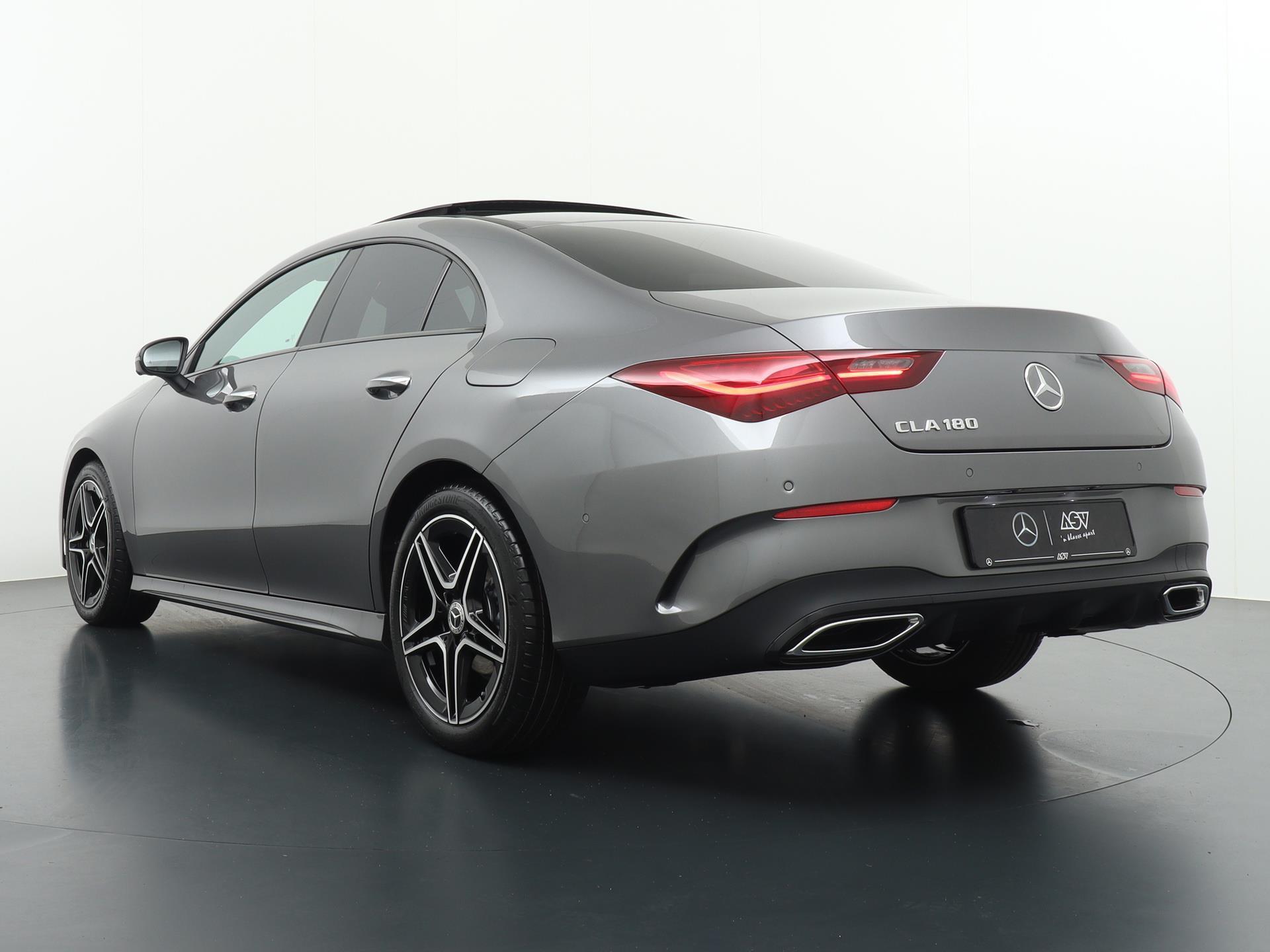 Mercedes-Benz CLA-Klasse 180 AMG Line 4