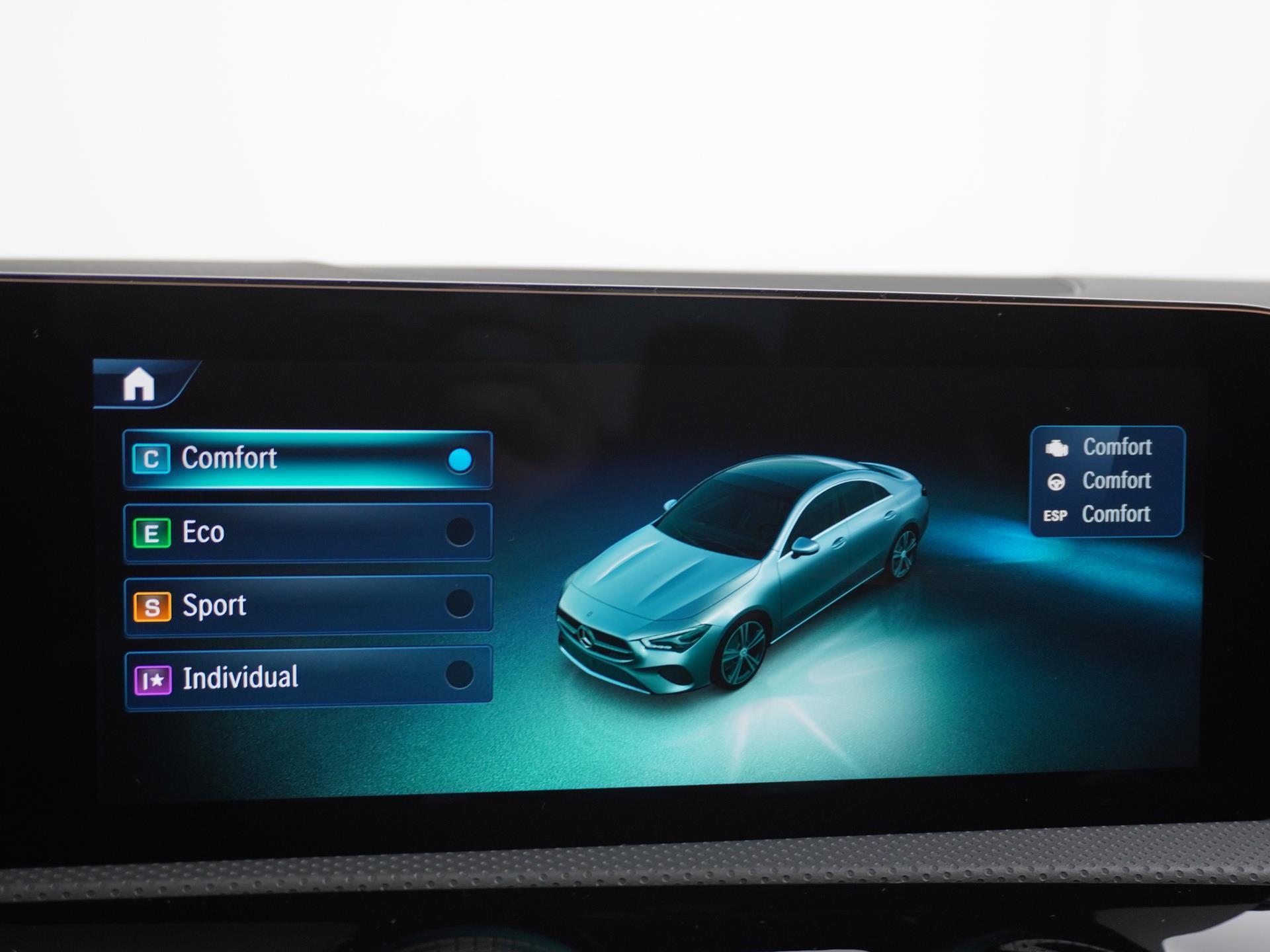 Mercedes-Benz CLA-Klasse 180 AMG Line 44