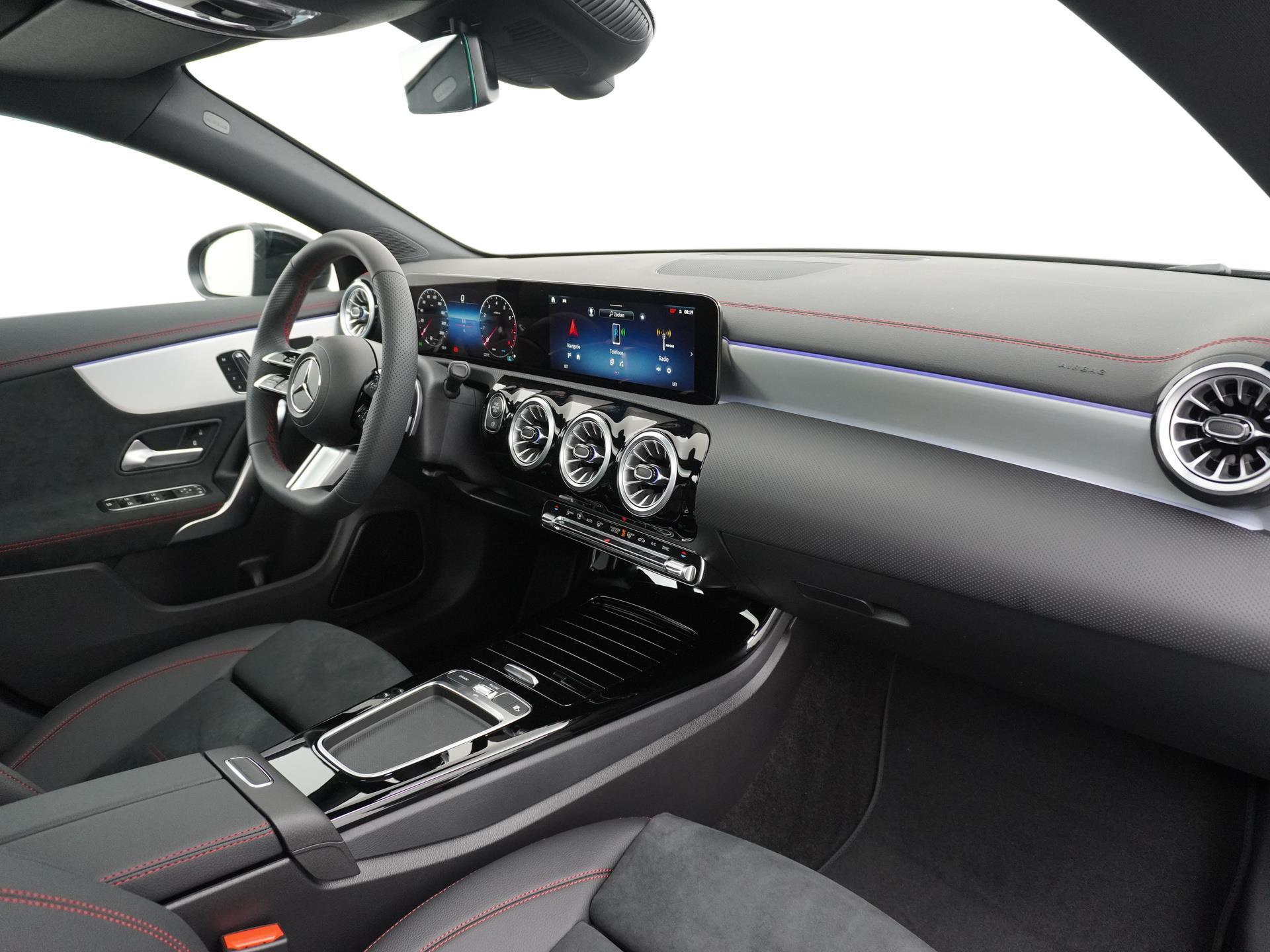 Mercedes-Benz CLA-Klasse 180 AMG Line 48