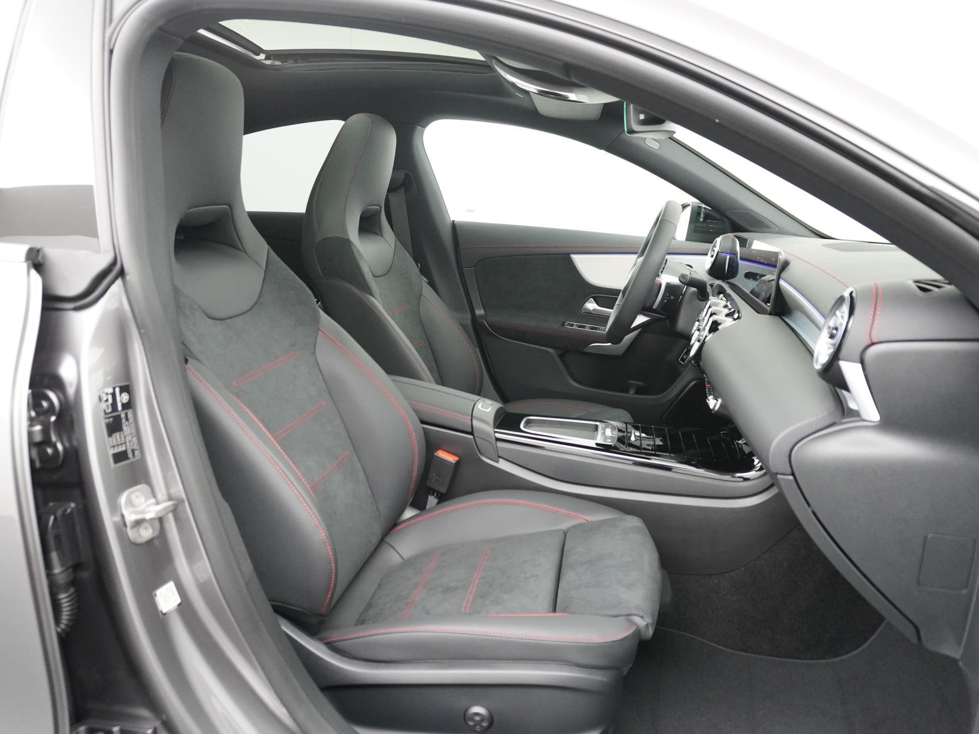 Mercedes-Benz CLA-Klasse 180 AMG Line 49