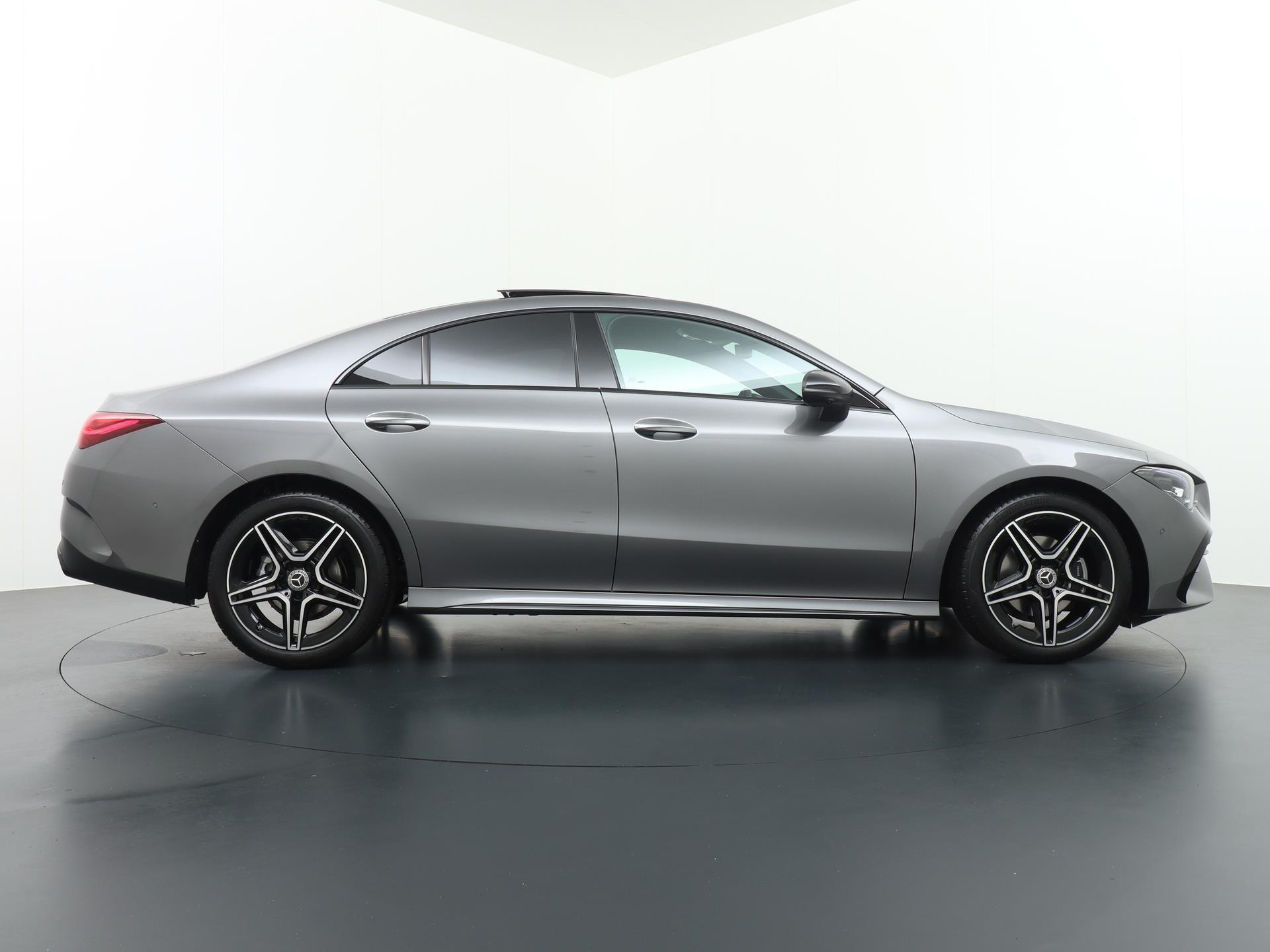Mercedes-Benz CLA-Klasse 180 AMG Line 7