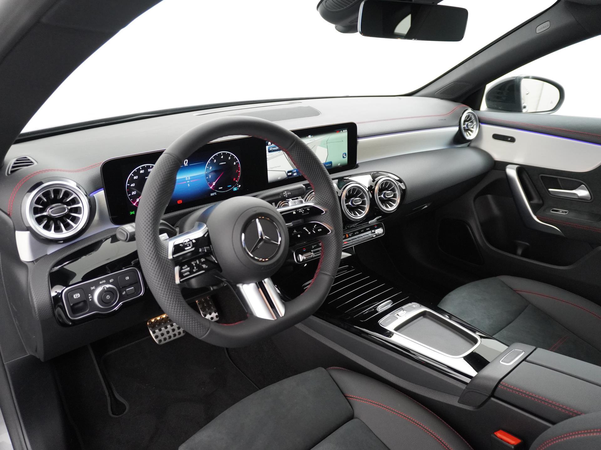 Mercedes-Benz CLA-Klasse Shooting Brake 200 AMG Line 1