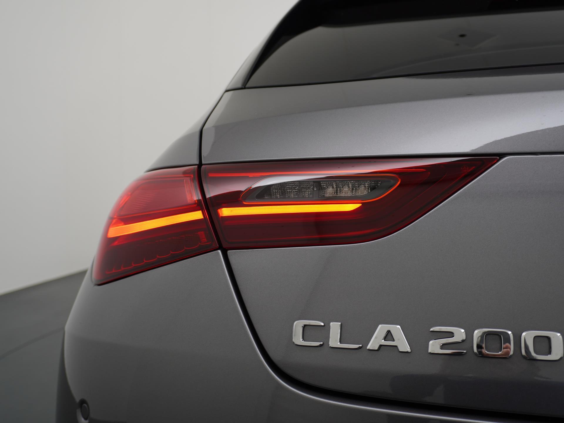 Mercedes-Benz CLA-Klasse Shooting Brake 200 AMG Line 17