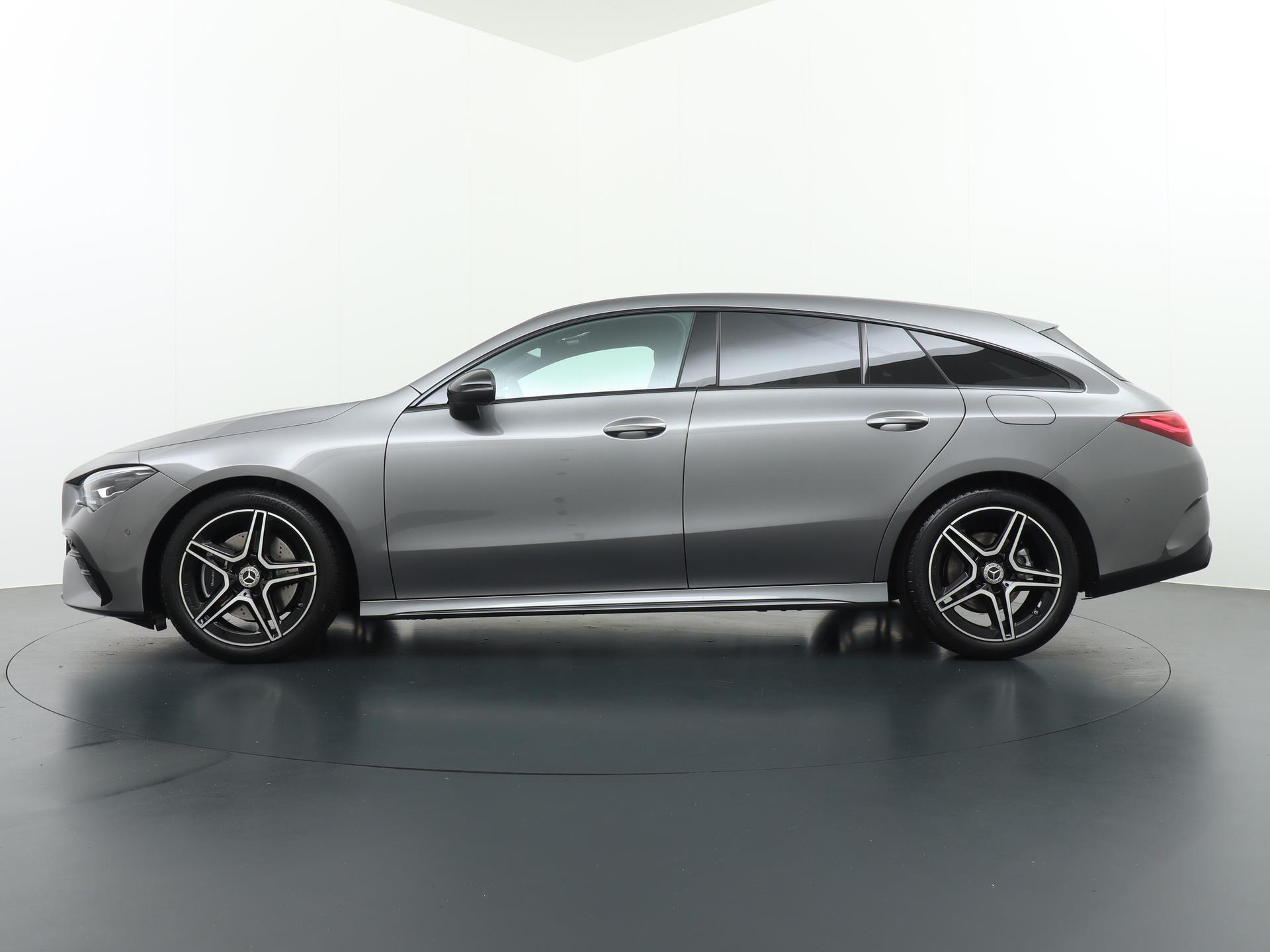 Mercedes-Benz CLA-Klasse Shooting Brake 200 AMG Line 2