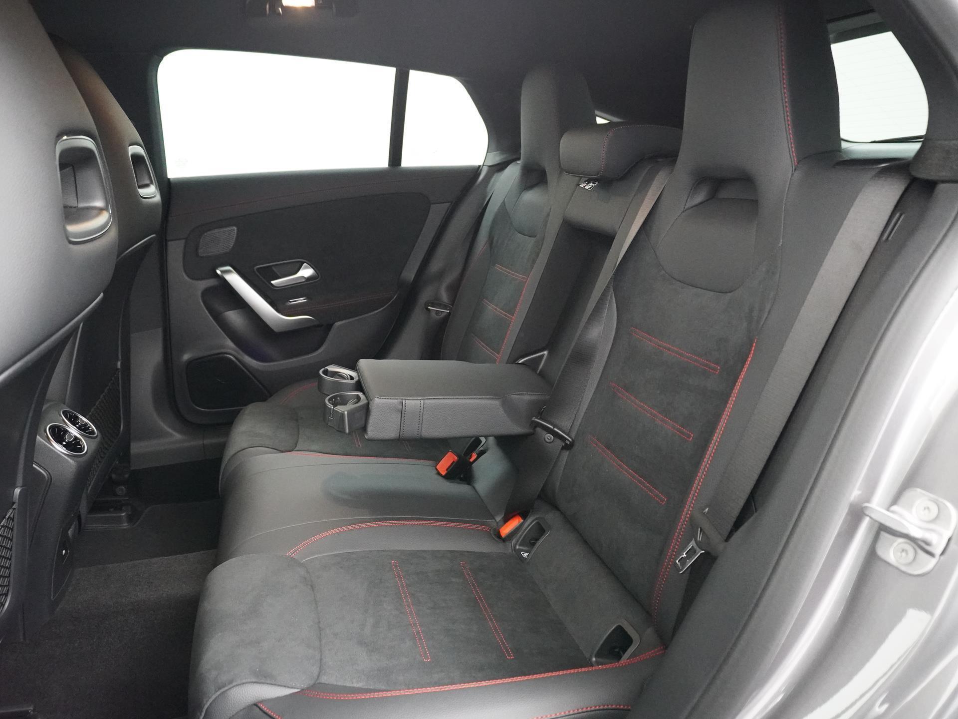 Mercedes-Benz CLA-Klasse Shooting Brake 200 AMG Line 24