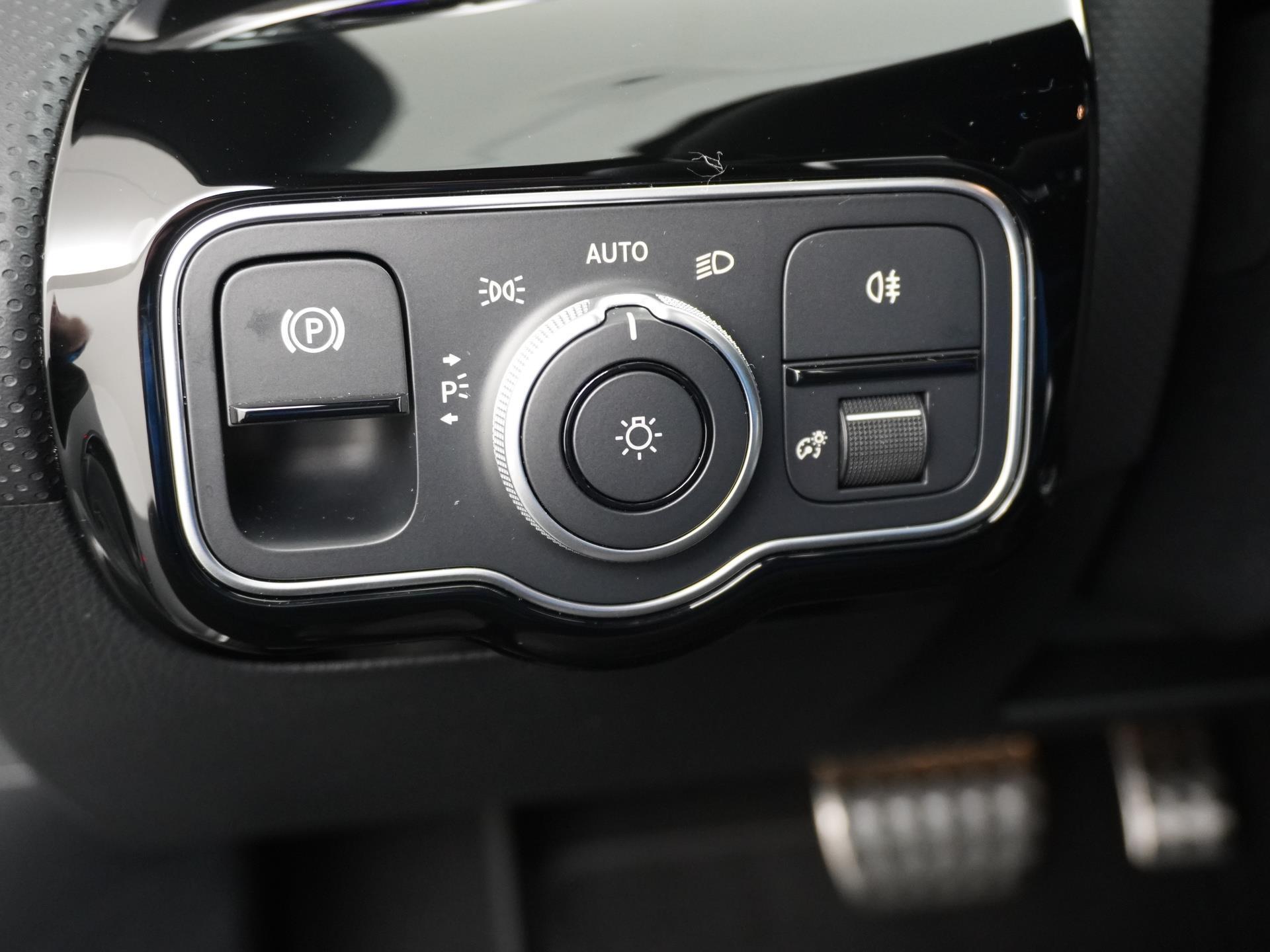 Mercedes-Benz CLA-Klasse Shooting Brake 200 AMG Line 27