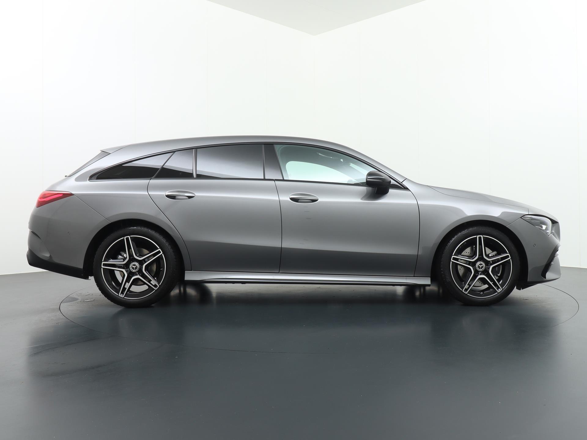 Mercedes-Benz CLA-Klasse Shooting Brake 200 AMG Line 9