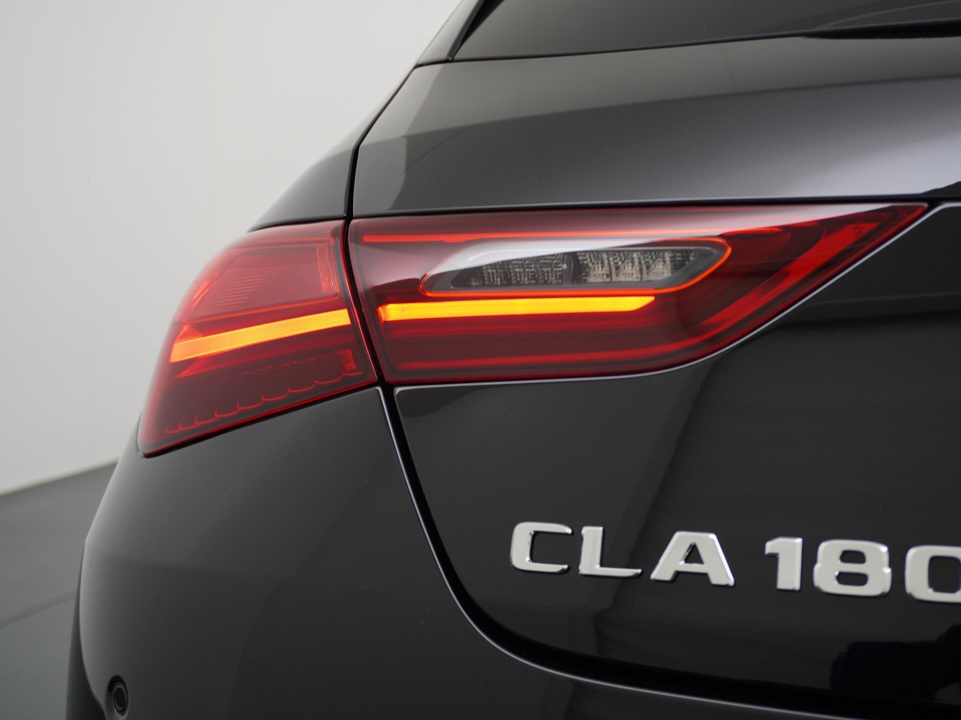 Mercedes-Benz CLA-Klasse Shooting Brake 180 Star Edition AMG Line 18