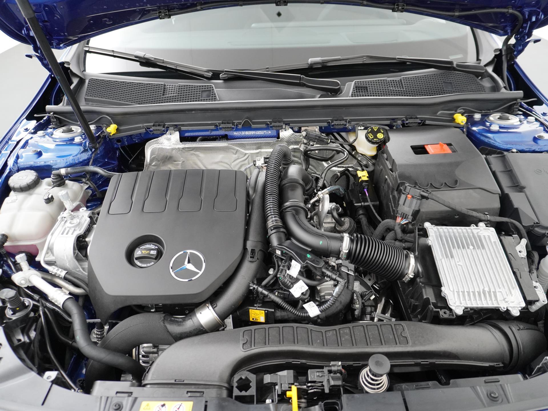 Mercedes-Benz A-klasse 180 Star Edition AMG Line 19