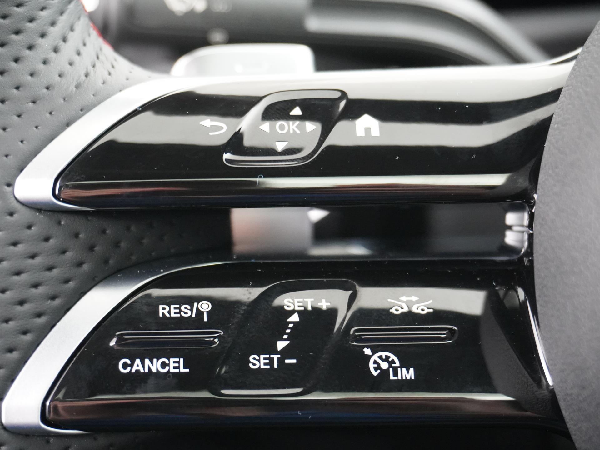 Mercedes-Benz A-Klasse 180 Star Edition AMG Line 12