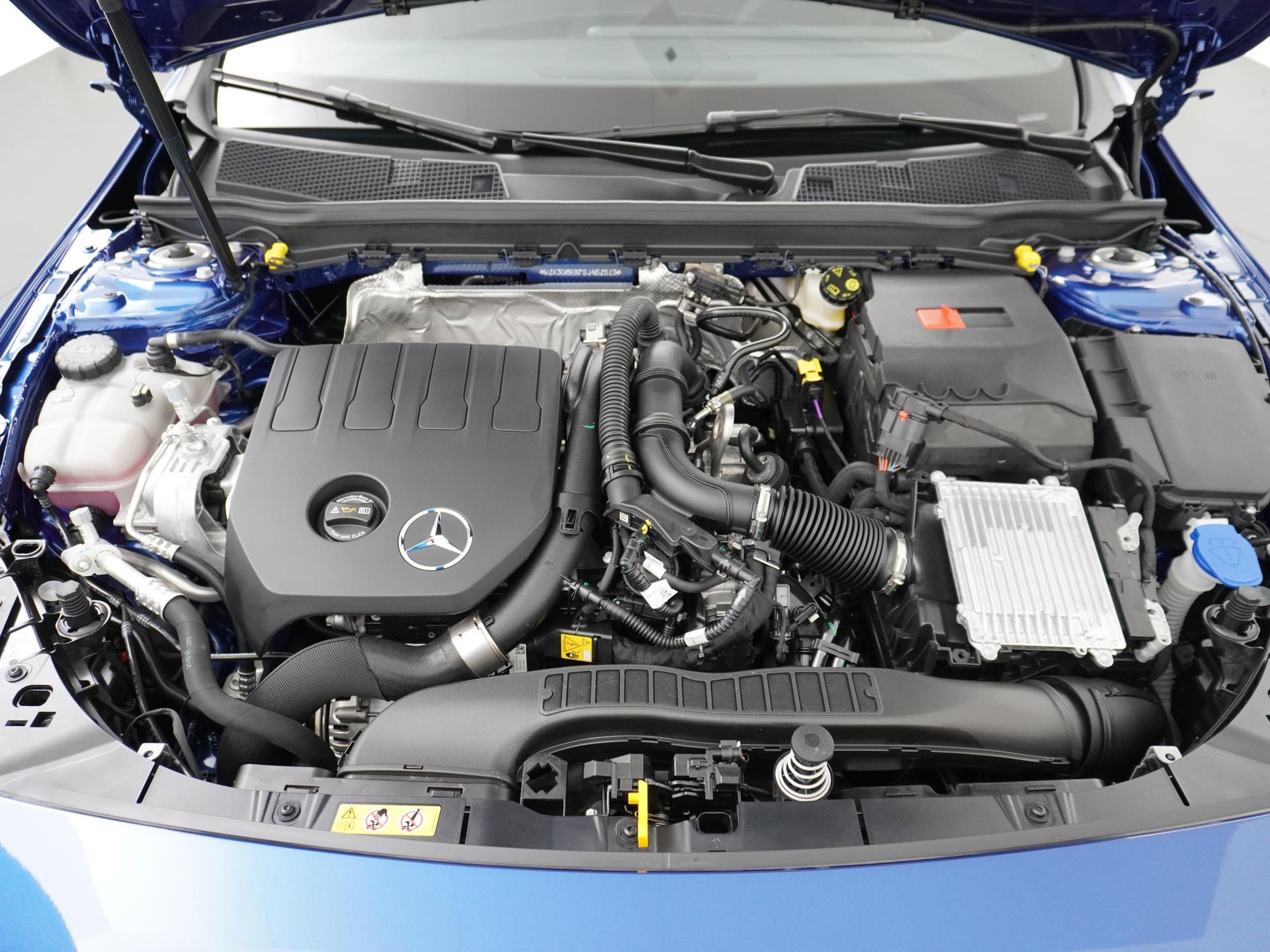 Mercedes-Benz A-Klasse 180 Star Edition AMG Line 21