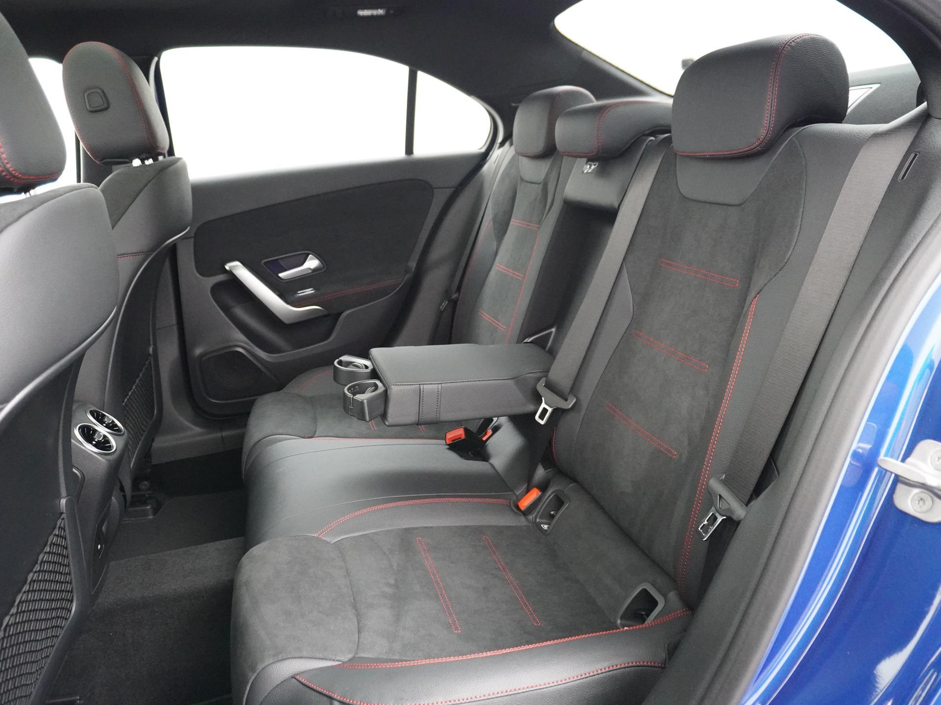 Mercedes-Benz A-Klasse 180 Star Edition AMG Line 25