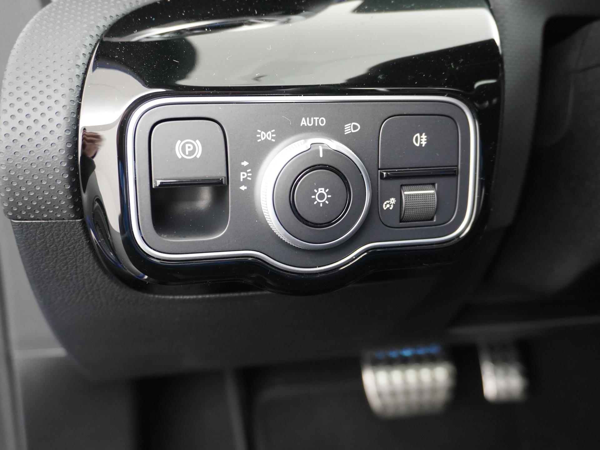 Mercedes-Benz A-Klasse 180 Star Edition AMG Line 28