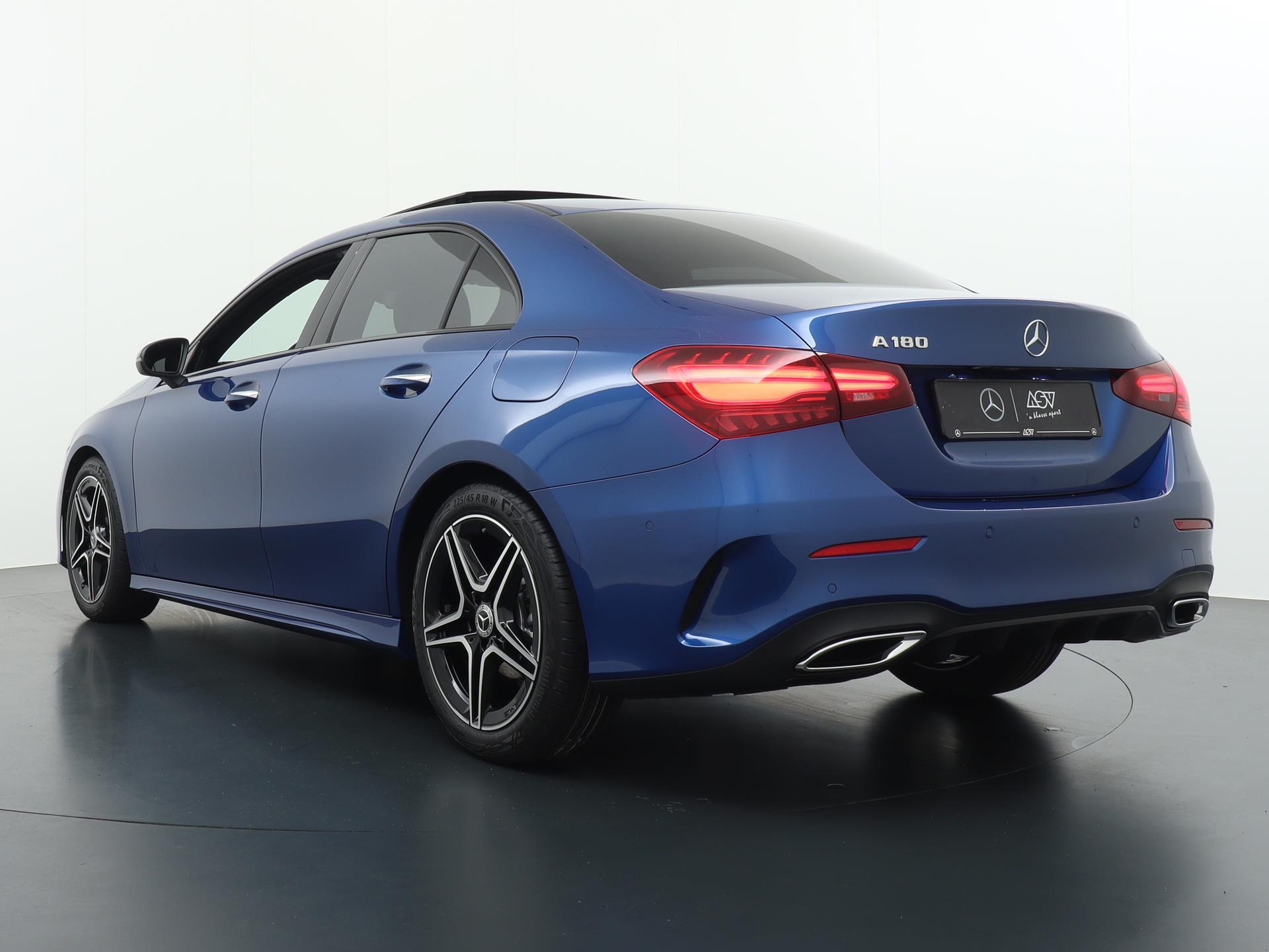 Mercedes-Benz A-Klasse 180 Star Edition AMG Line 4