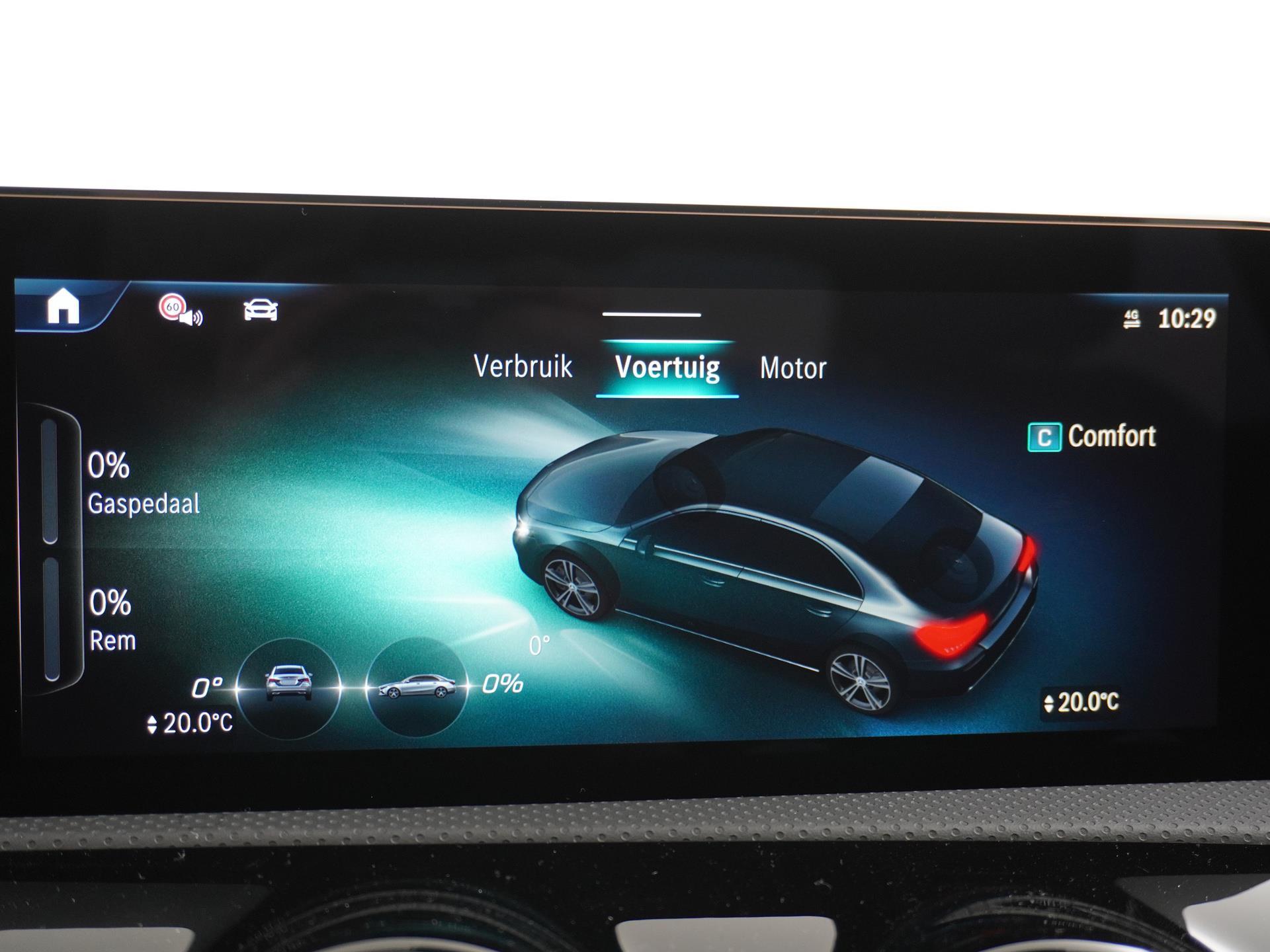 Mercedes-Benz A-Klasse 180 Star Edition AMG Line 42