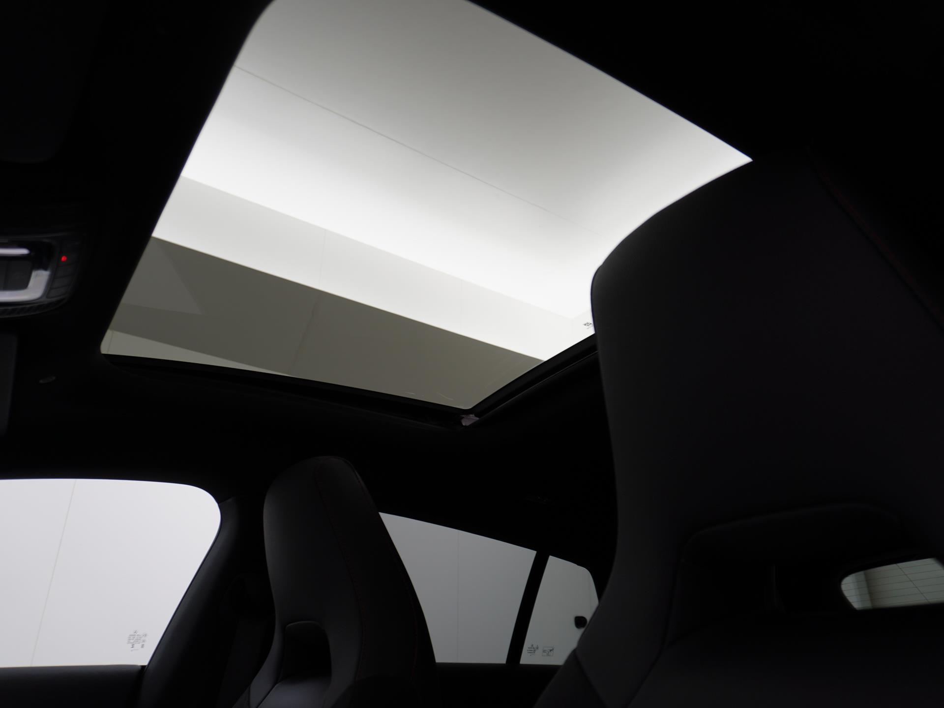 Mercedes-Benz CLA-Klasse Shooting Brake 200 AMG Line 1