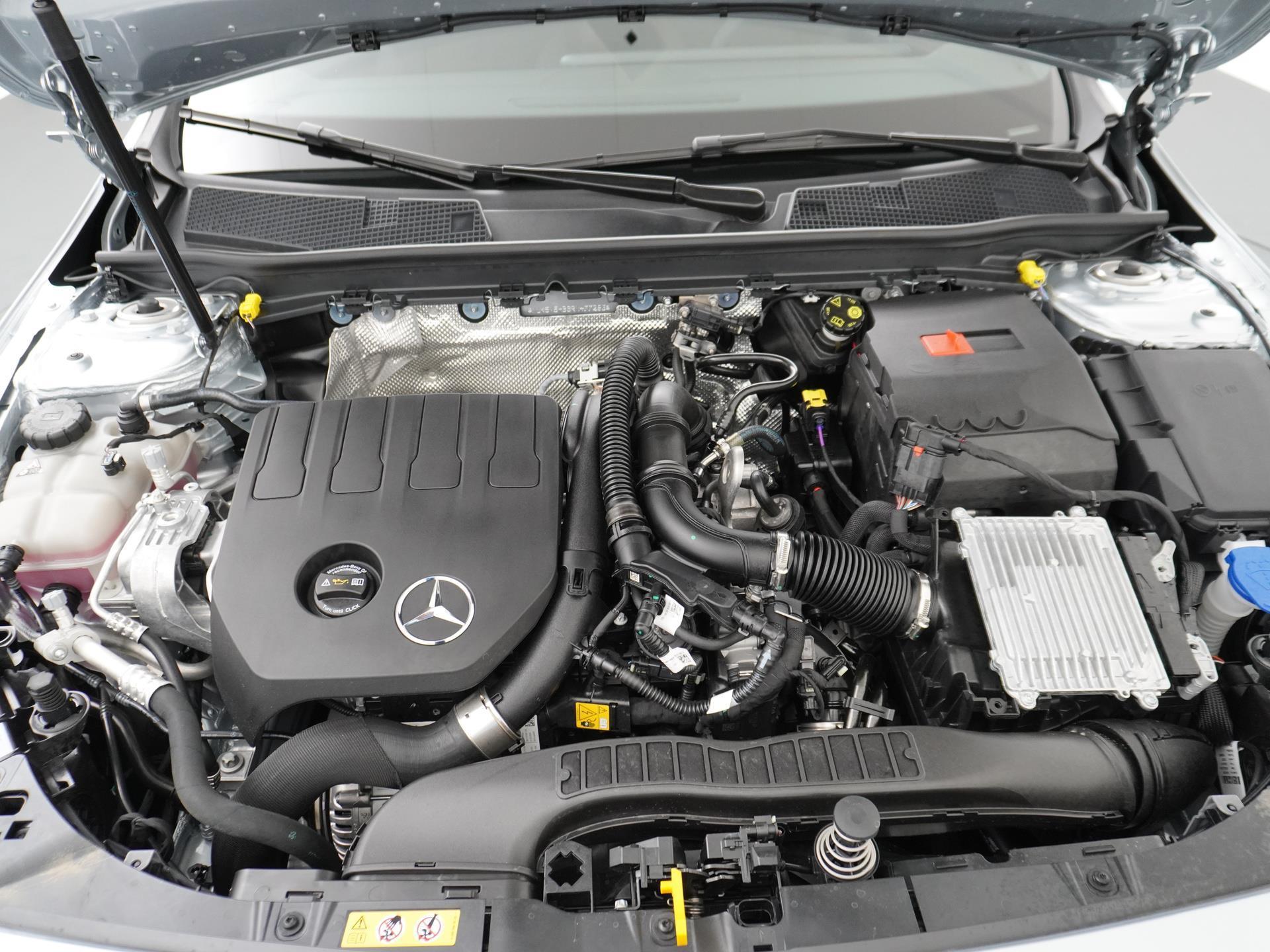 Mercedes-Benz CLA-Klasse Shooting Brake 200 AMG Line 23