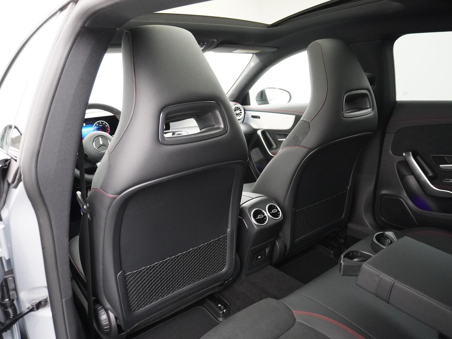 Mercedes-Benz CLA-Klasse Shooting Brake 200 AMG Line 24