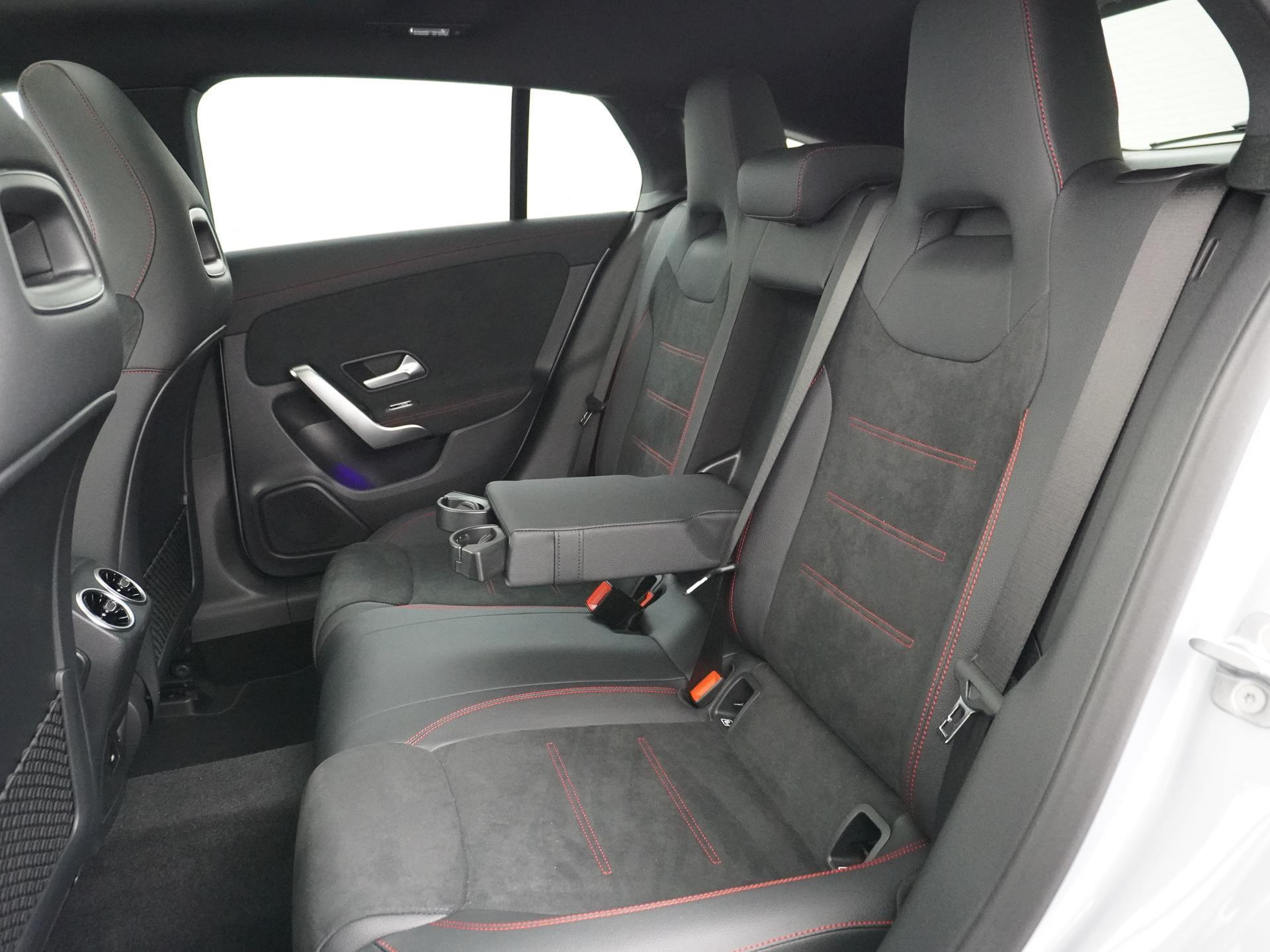 Mercedes-Benz CLA-Klasse Shooting Brake 200 AMG Line 25