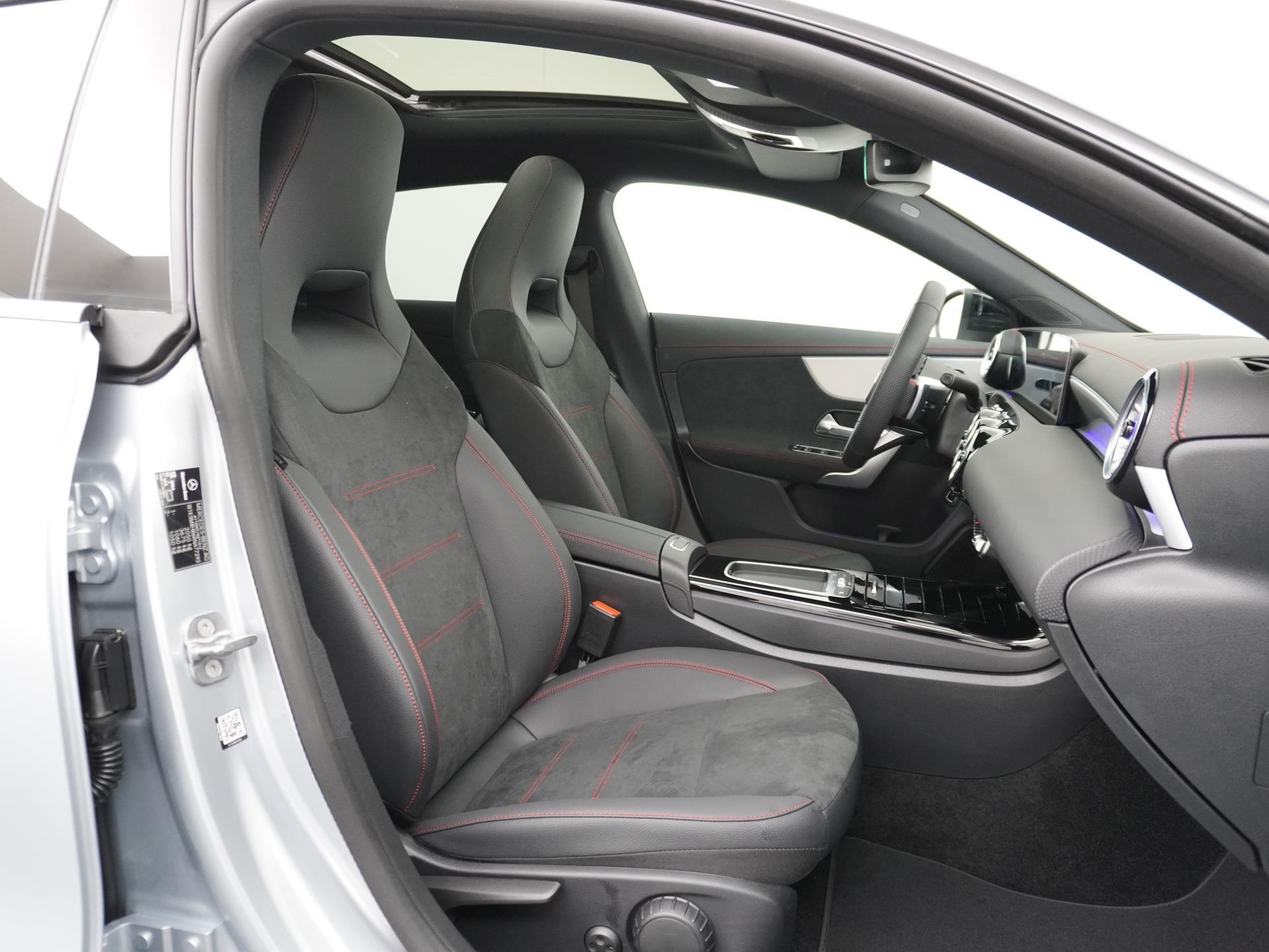 Mercedes-Benz CLA-Klasse Shooting Brake 200 AMG Line 48