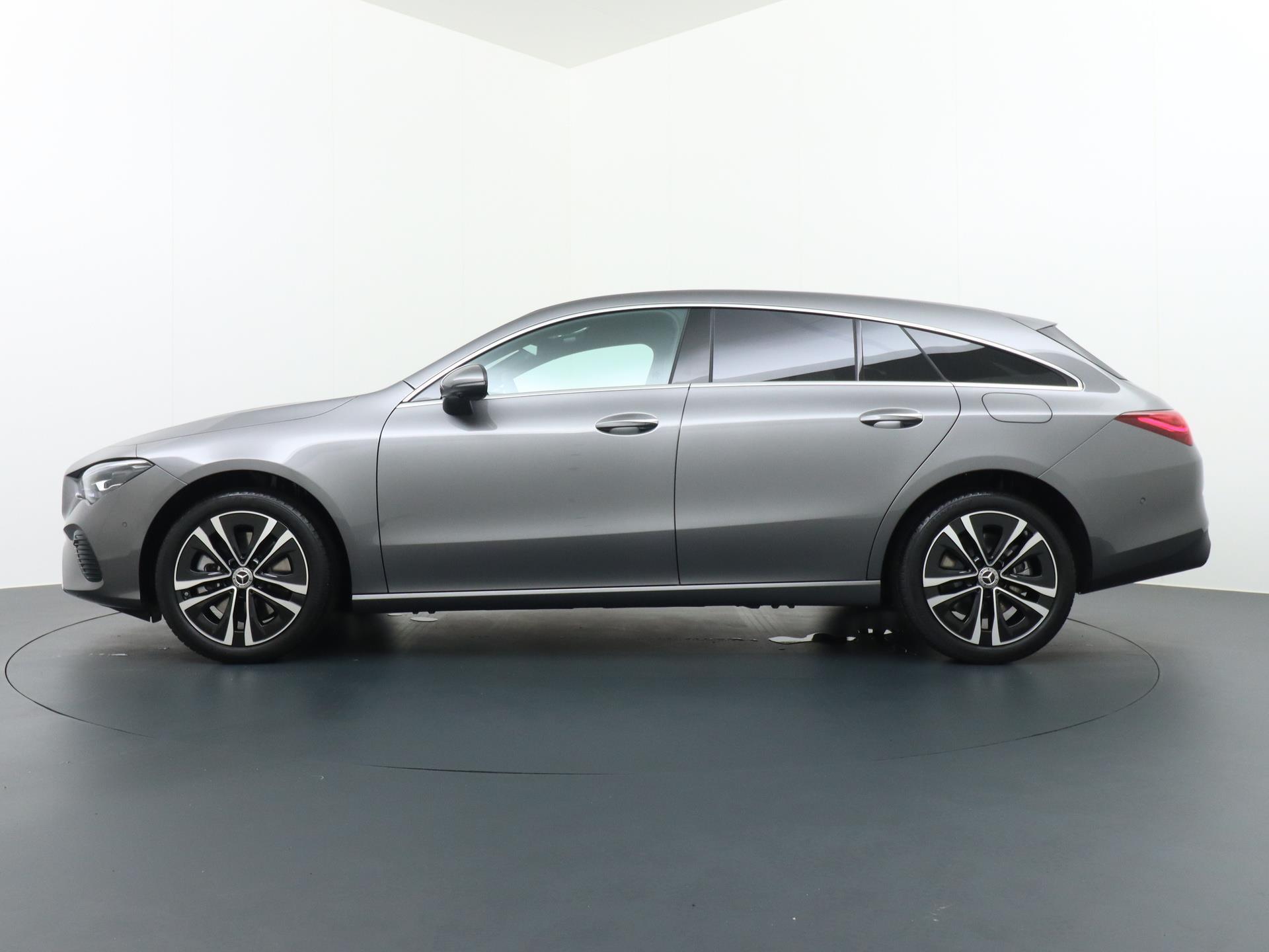 Mercedes-Benz CLA-Klasse Shooting Brake 250 e Star Edition Luxury Line 2