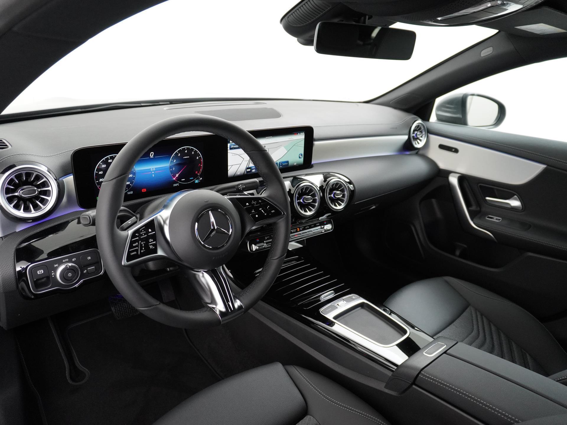 Mercedes-Benz CLA-Klasse Shooting Brake 180 Star Edition Luxury Line 1