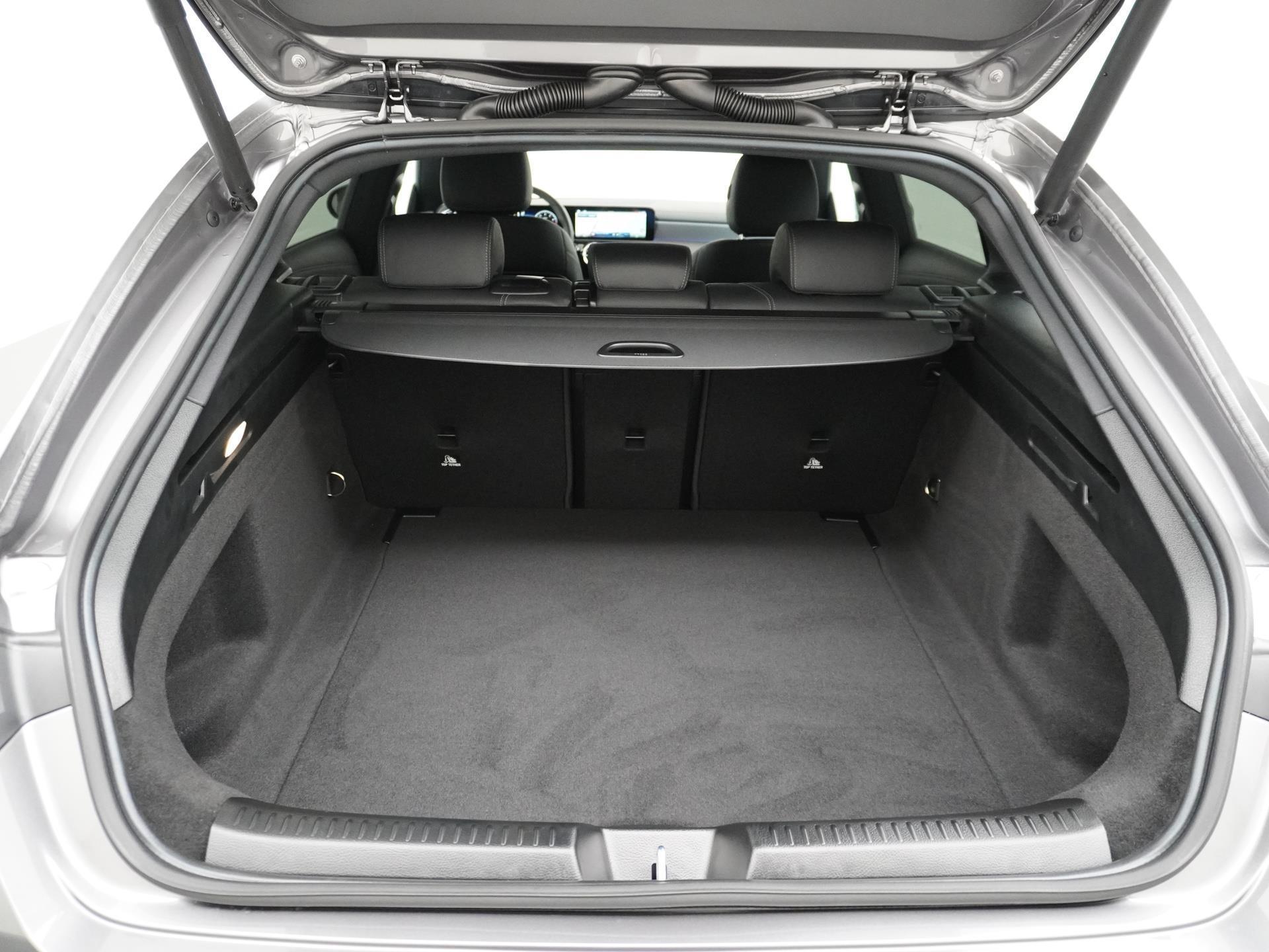 Mercedes-Benz CLA-Klasse Shooting Brake 180 Star Edition Luxury Line 15