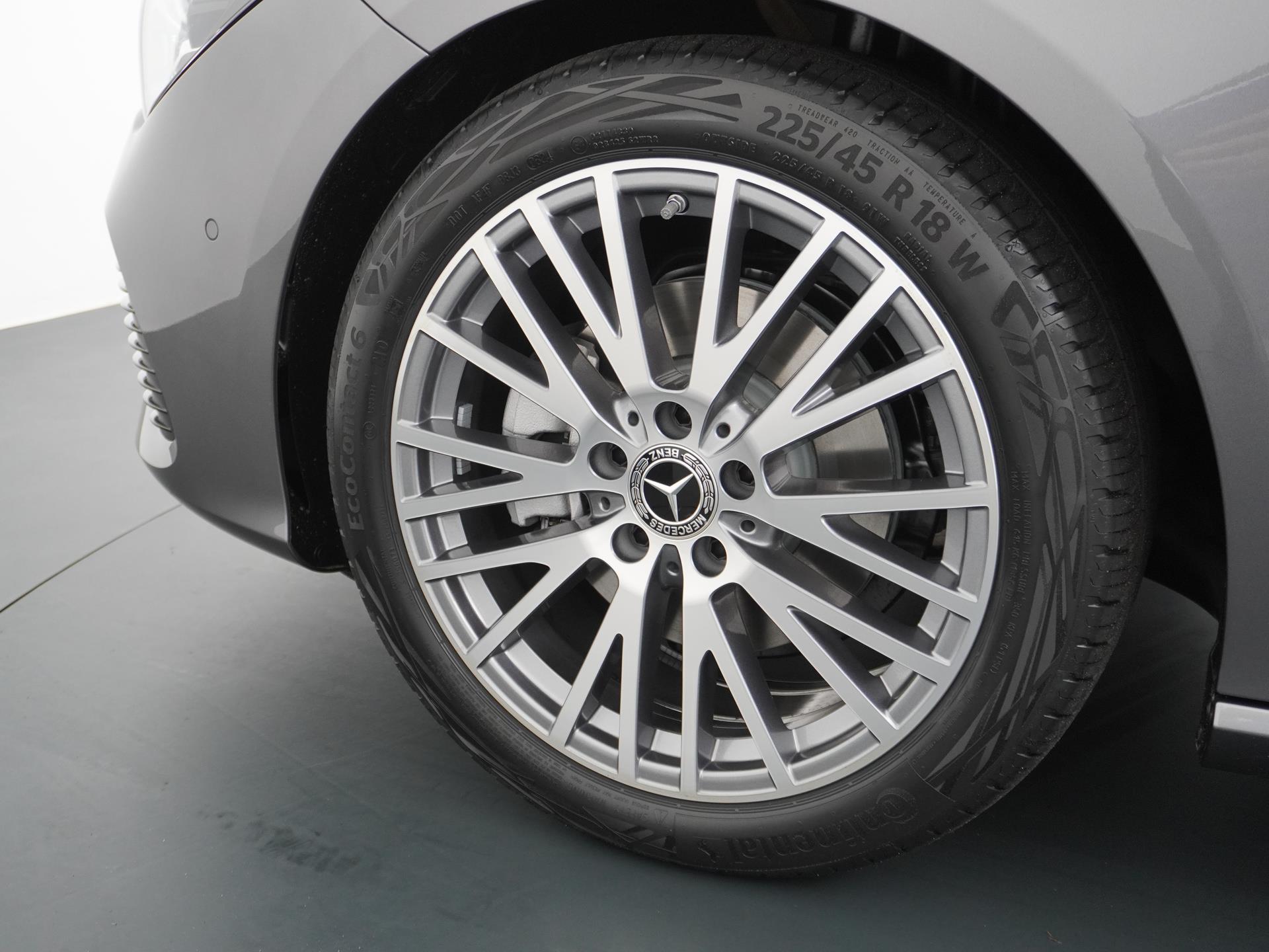 Mercedes-Benz CLA-Klasse Shooting Brake 180 Star Edition Luxury Line 18