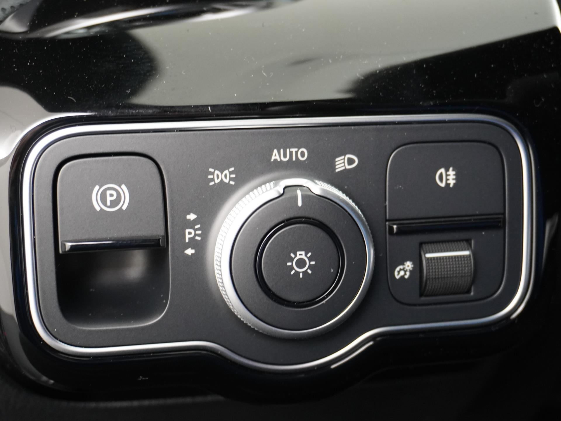 Mercedes-Benz CLA-Klasse Shooting Brake 180 Star Edition Luxury Line 27