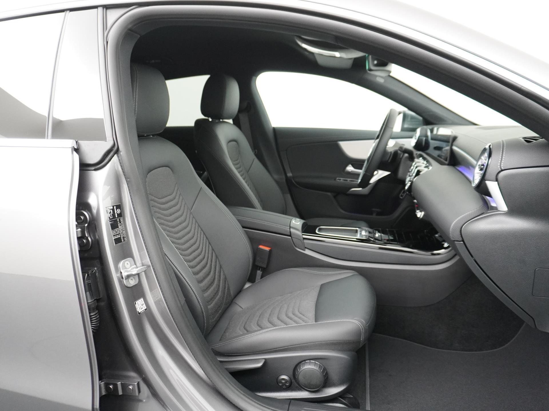 Mercedes-Benz CLA-Klasse Shooting Brake 180 Star Edition Luxury Line 52