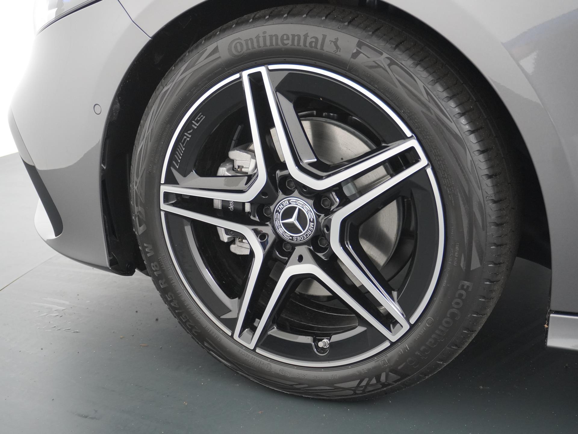 Mercedes-Benz A-Klasse 180 Star Edition AMG Line 17